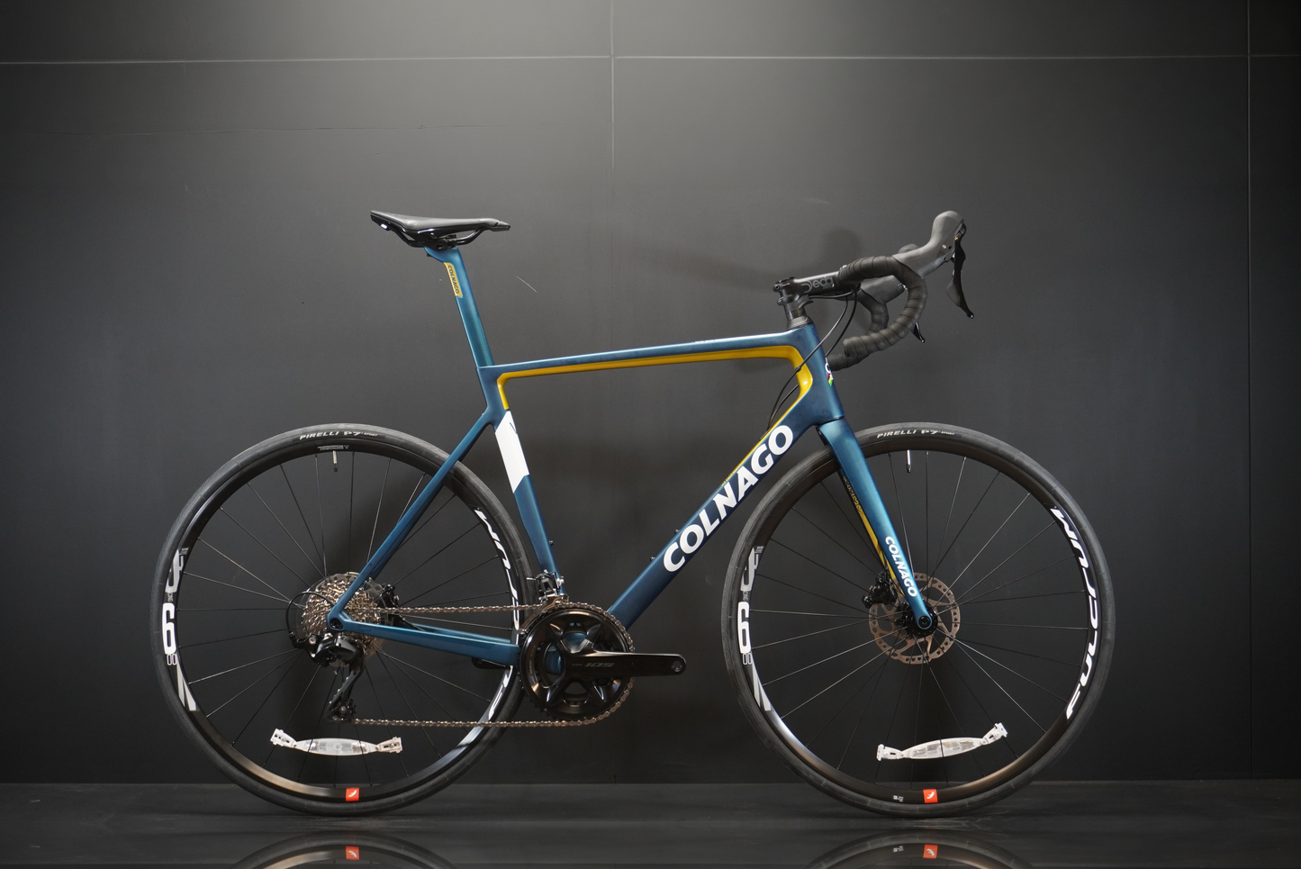 NEW Colnago V3 105 12 Speed Carbon Disc Road Bike 2023 - 54s - Full Warranty