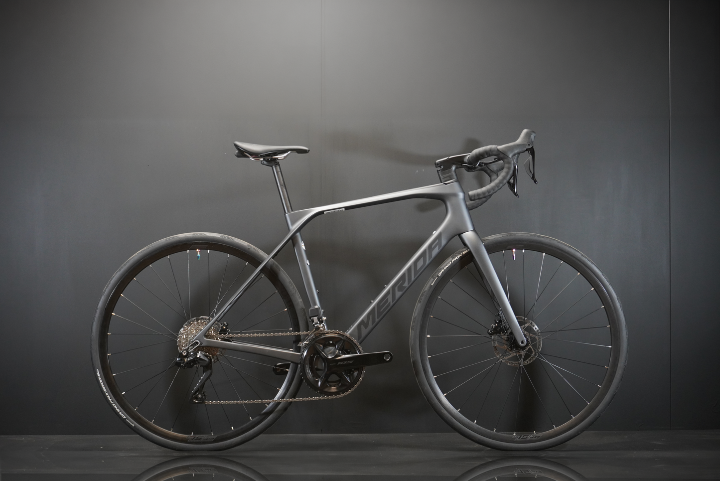 Merida Scultura 6000 105 Di2 Carbon Disc Road Bike 2025 - Small