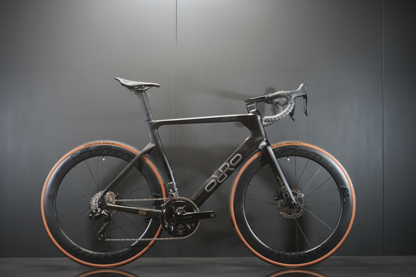Orro Venturi STC 105 Di2 & P/M Tailormade Carbon Disc Road Bike 2025 - Large