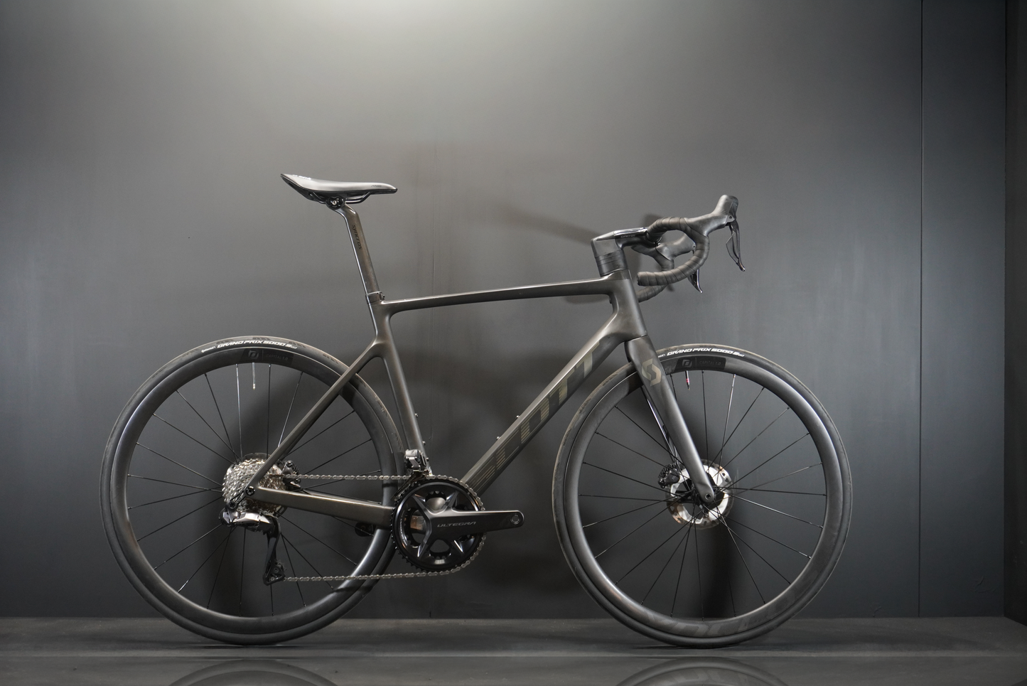 Scott Addict RC15 Di2 Carbon Disc Road Bike 2024 - 56cm