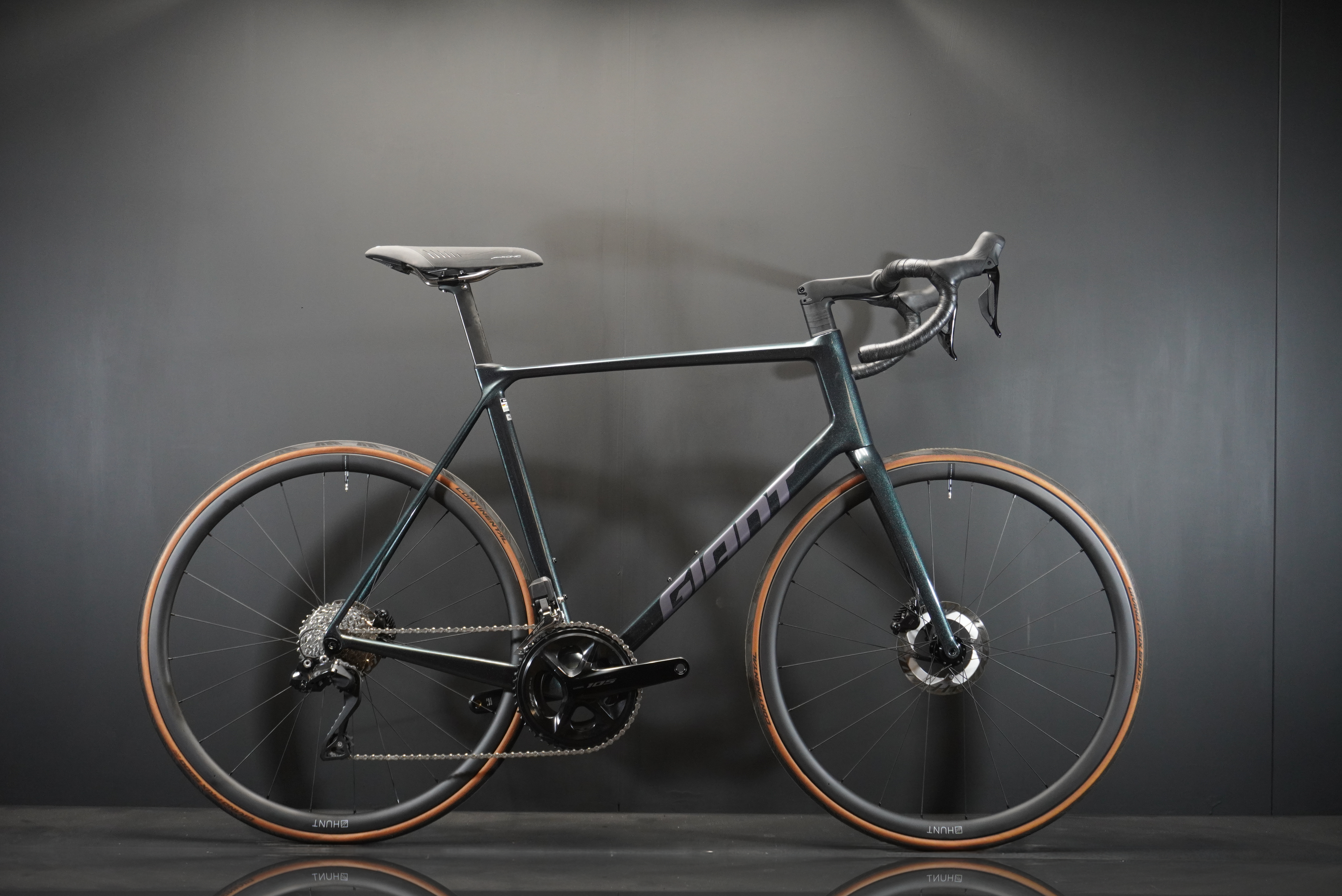 giant tcr gravel bike Advanced 1 105 Di2 Carbon Disc Road 2024 - XL Fahrradtyp:Gravel Bike mit Reifen bis zu 45 mm Breite Updated geometry includes a Wie muss ein Fahrradhelm Schutzhelme