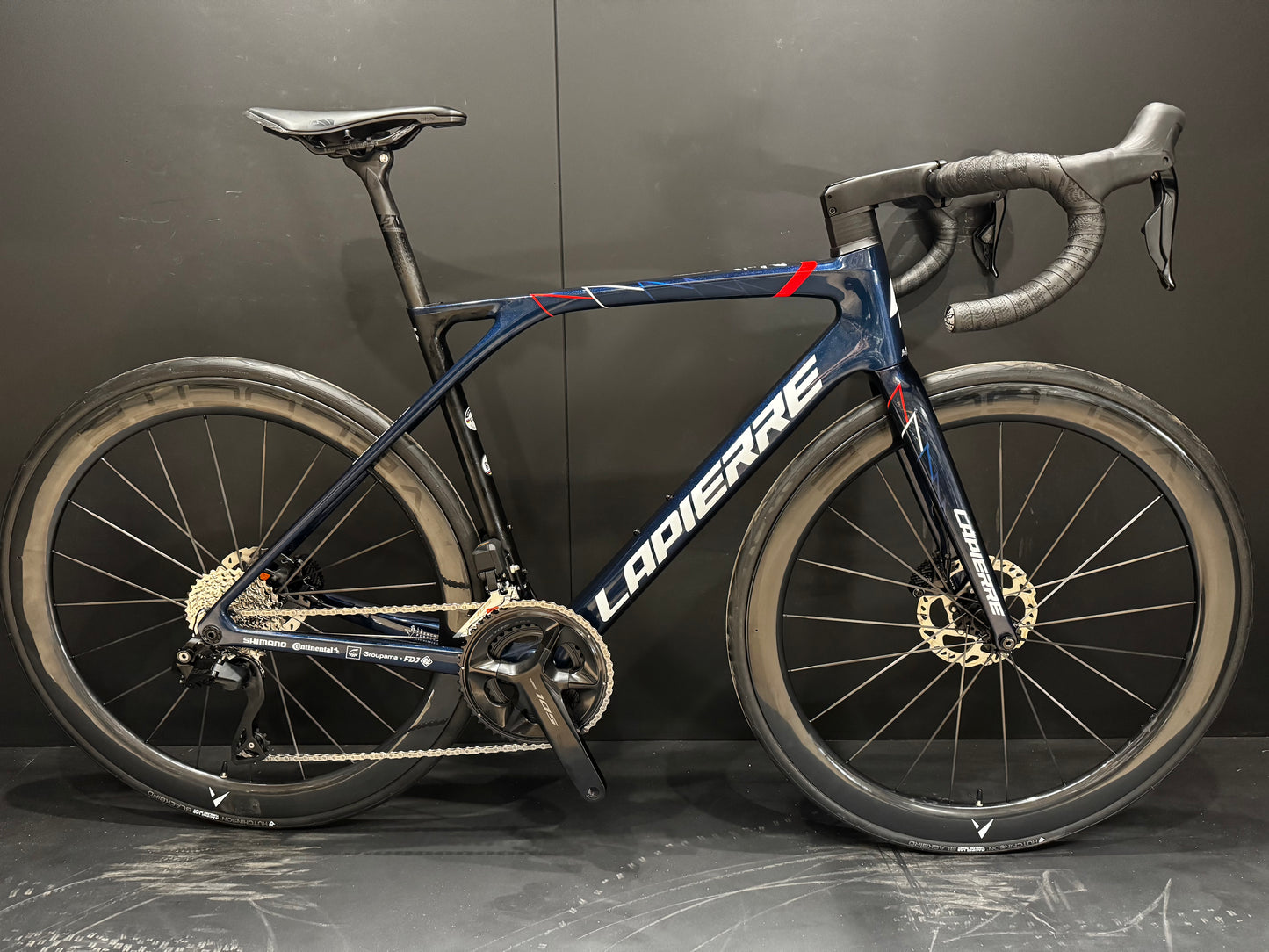 Lapierre Xelius SL FDJ 105 Di2 Carbon Disc Road Bike 2022 - Medium - Upgraded