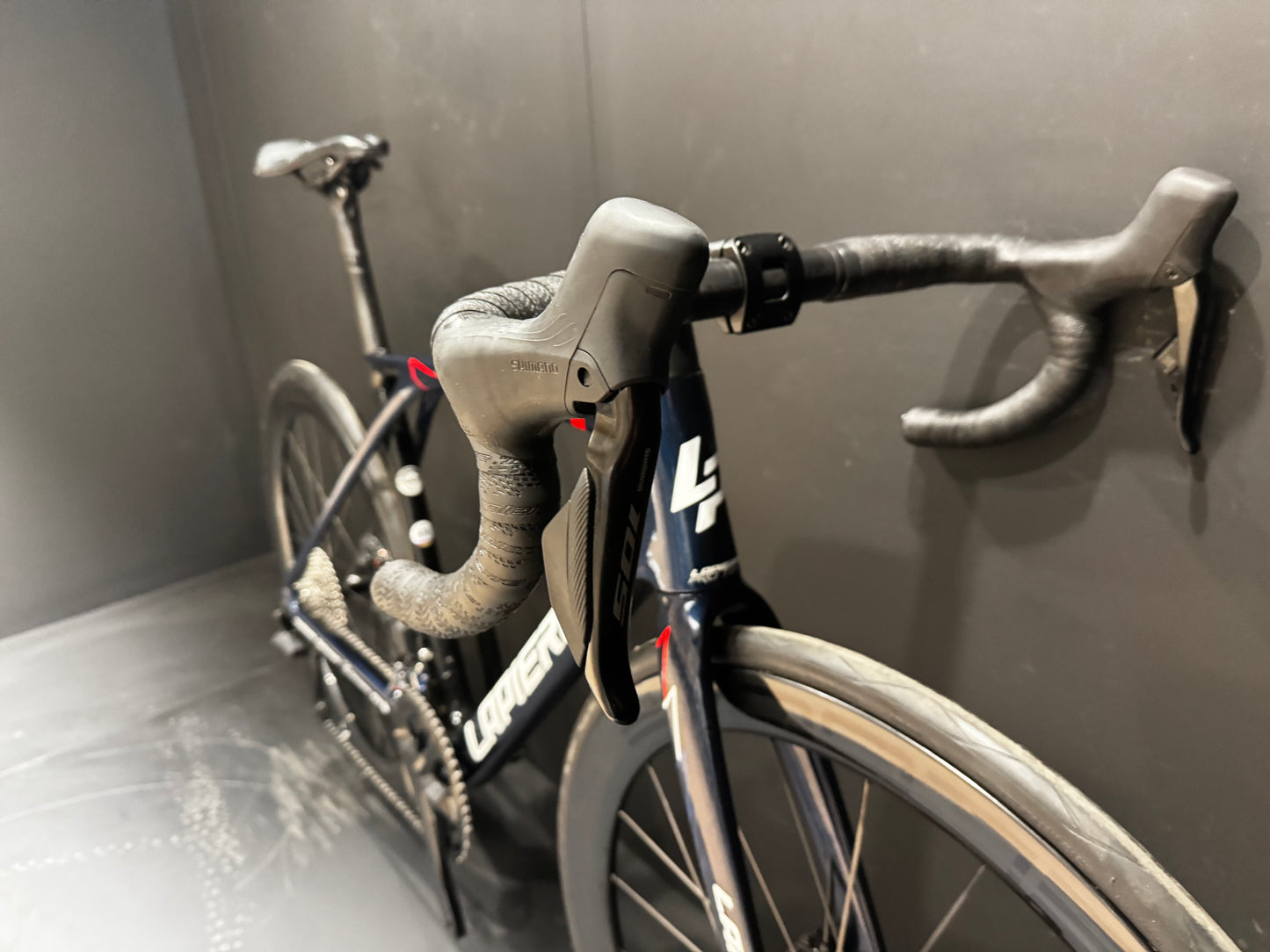 Lapierre Xelius SL FDJ 105 Di2 Carbon Disc Road Bike 2022 - Medium - Upgraded