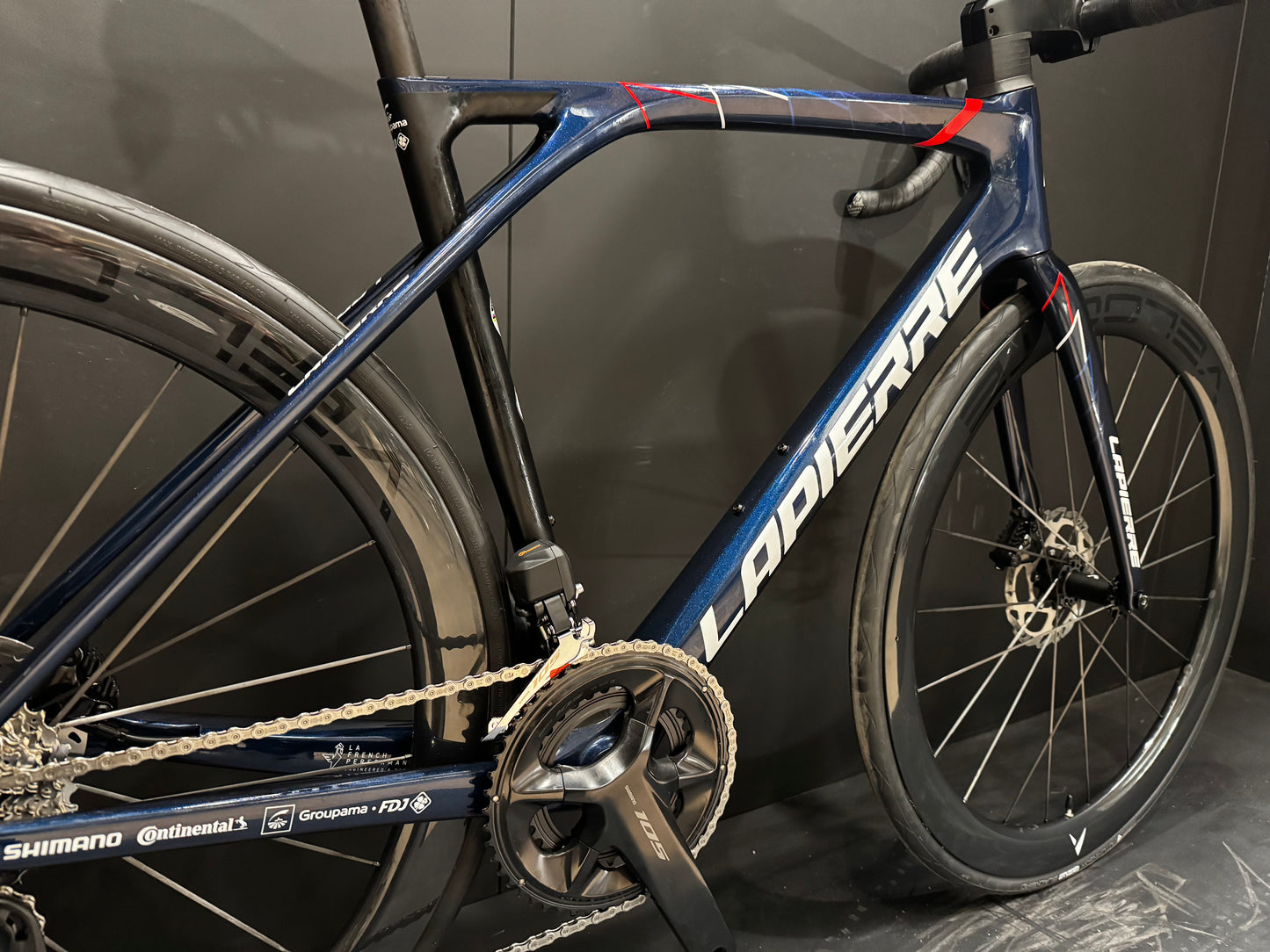 Lapierre Xelius SL FDJ 105 Di2 Carbon Disc Road Bike 2022 - Medium - Upgraded