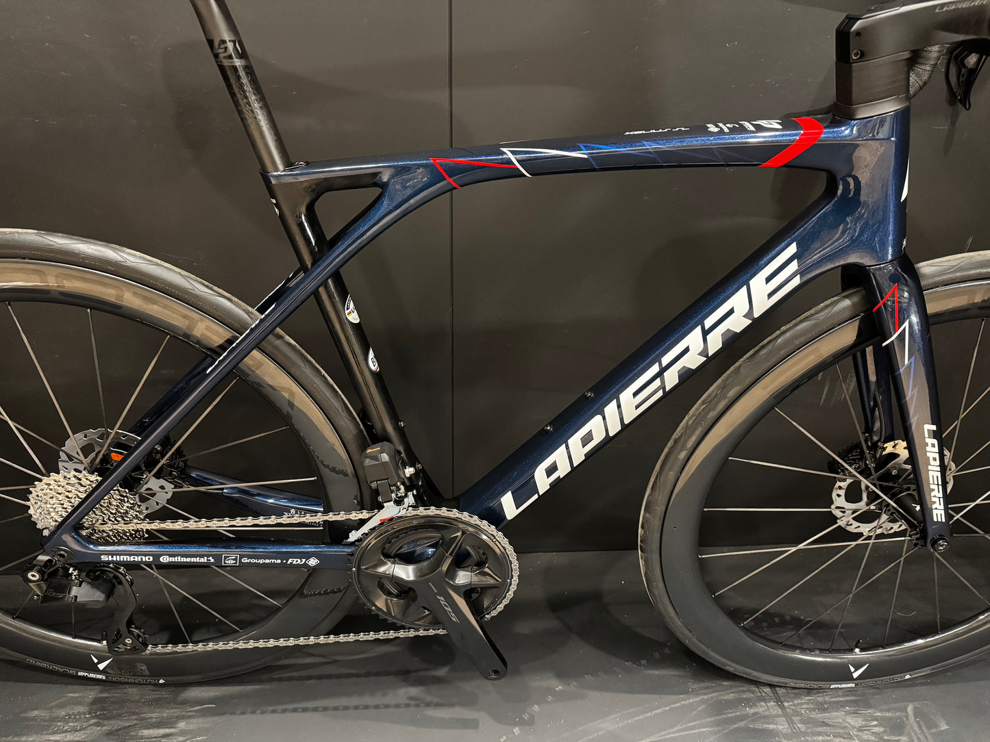 Lapierre Xelius SL FDJ 105 Di2 Carbon Disc Road Bike 2022 - Medium - Upgraded