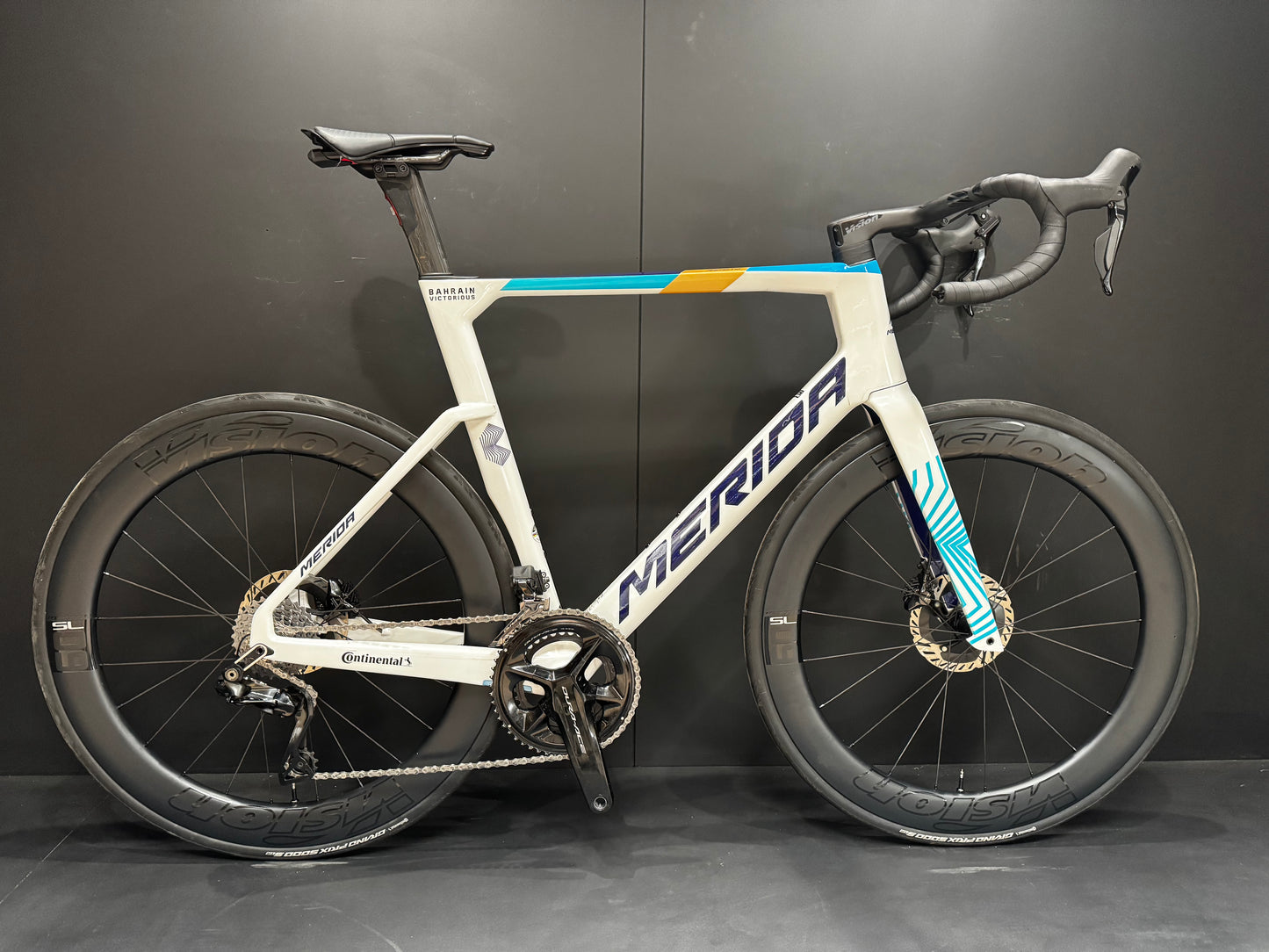 Merida Reacto Team CF5 Dura-Ace Di2 Carbon Disc Road Bike 2025 - XL