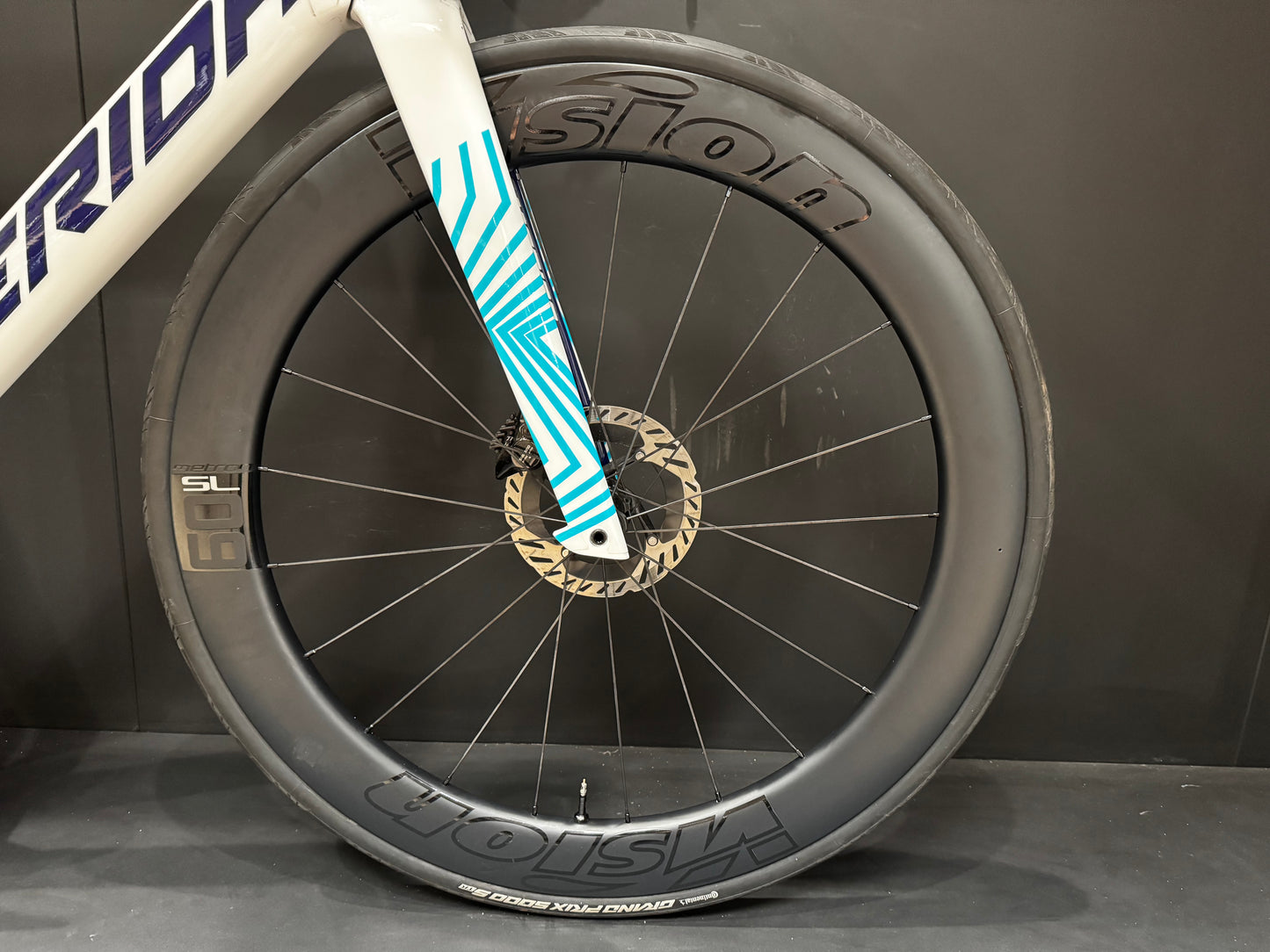 Merida Reacto Team CF5 Dura-Ace Di2 Carbon Disc Road Bike 2025 - XL