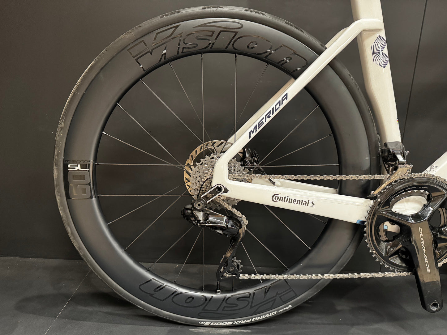 Merida Reacto Team CF5 Dura-Ace Di2 Carbon Disc Road Bike 2025 - XL