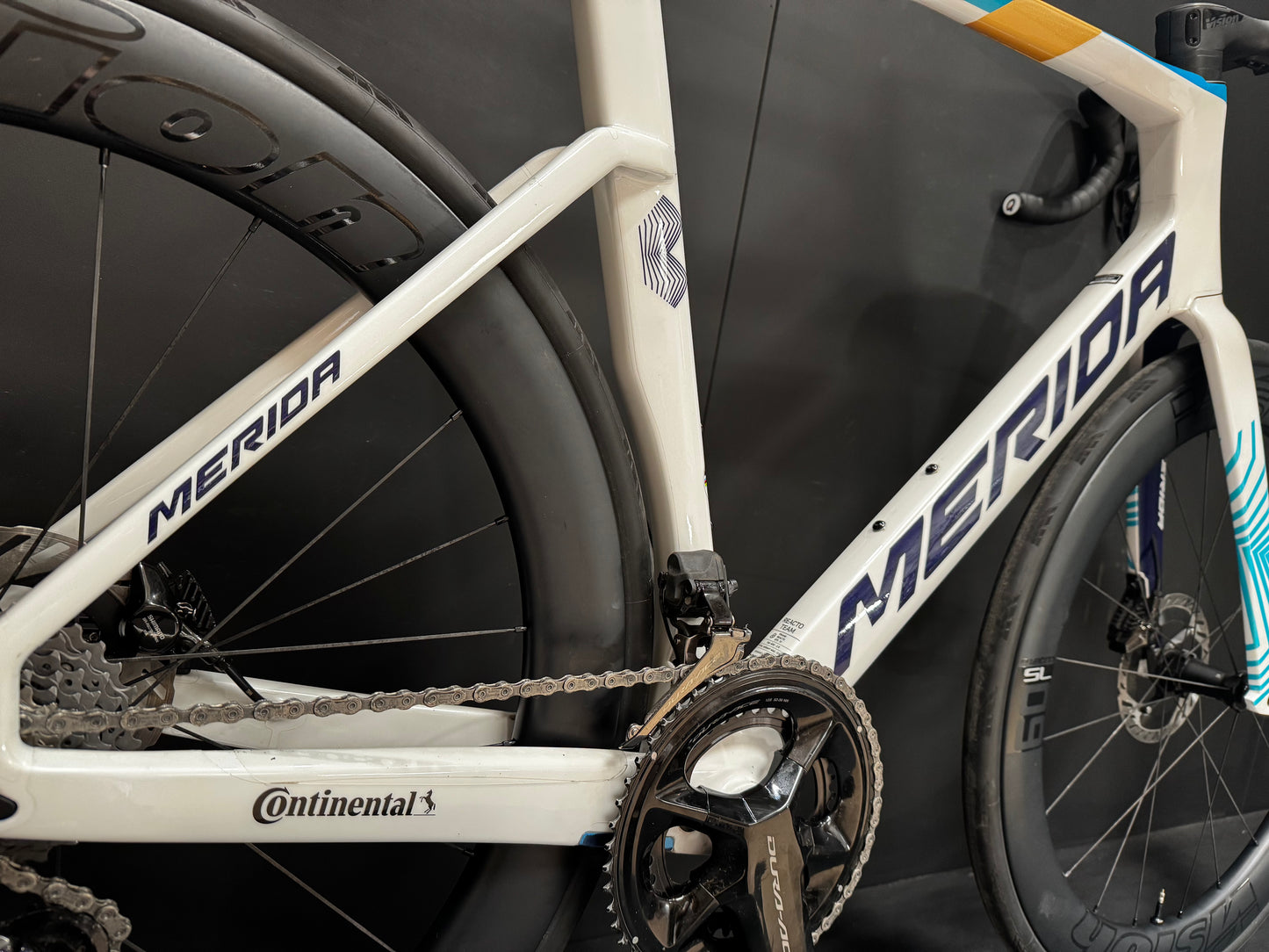 Merida Reacto Team CF5 Dura-Ace Di2 Carbon Disc Road Bike 2025 - XL