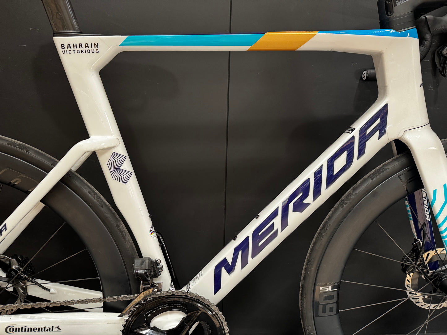Merida Reacto Team CF5 Dura-Ace Di2 Carbon Disc Road Bike 2025 - XL
