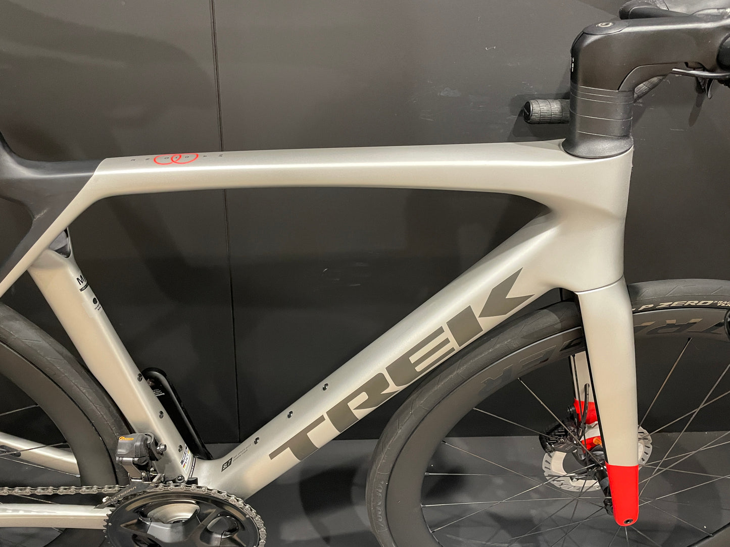 Trek Madone SL7 Gen 8 Di2 Carbon Disc Road Bike 2024 - M/L