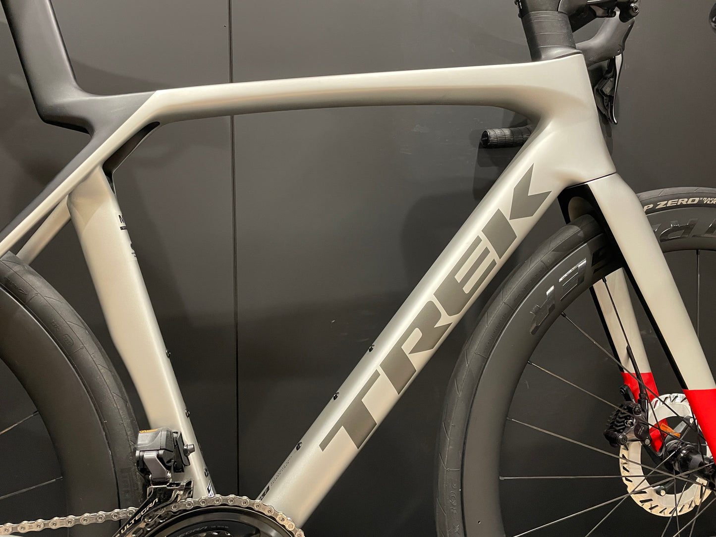 Trek Madone SL7 Gen 8 Di2 Carbon Disc Road Bike 2024 - M/L
