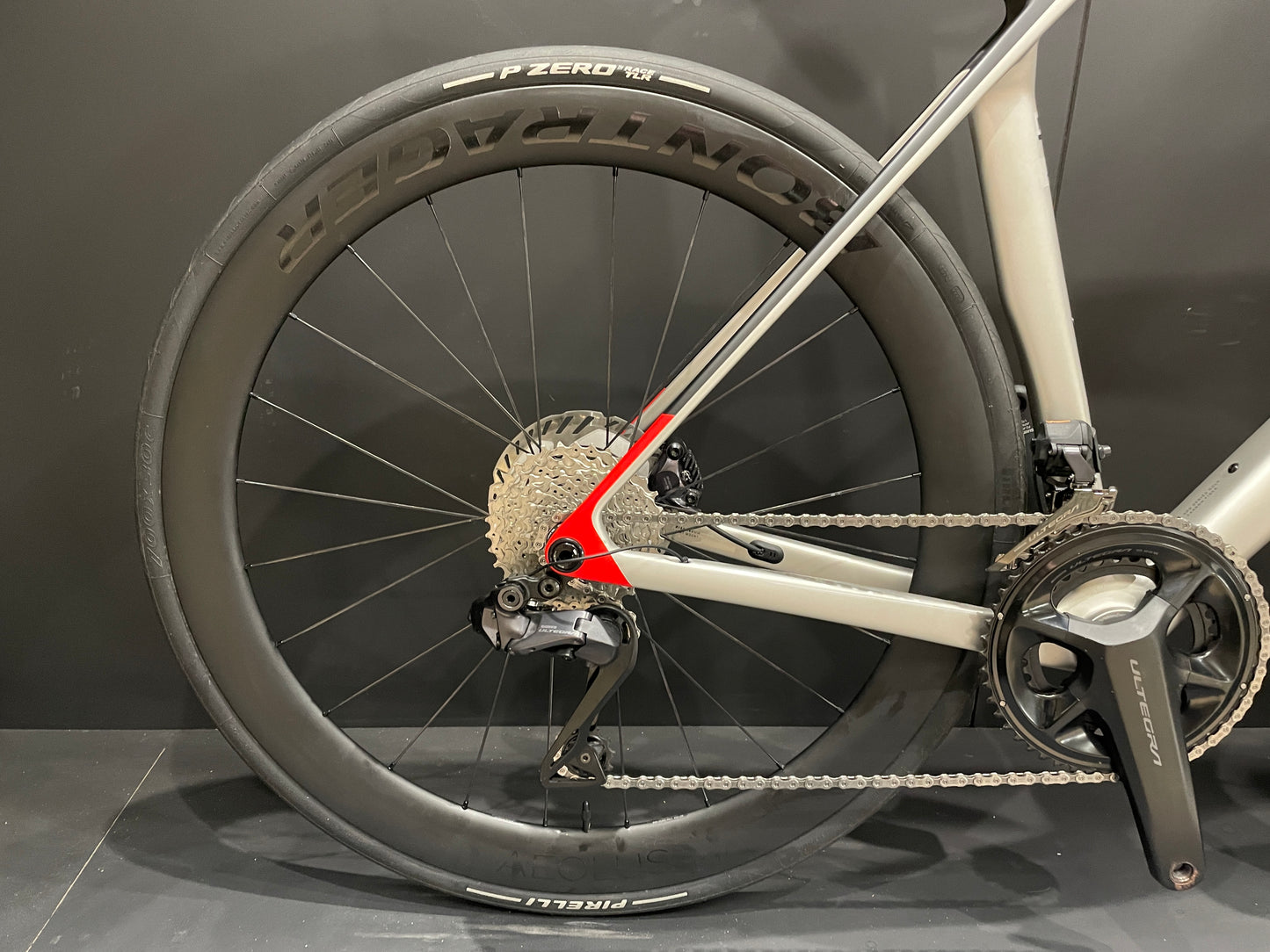 Trek Madone SL7 Gen 8 Di2 Carbon Disc Road Bike 2024 - M/L