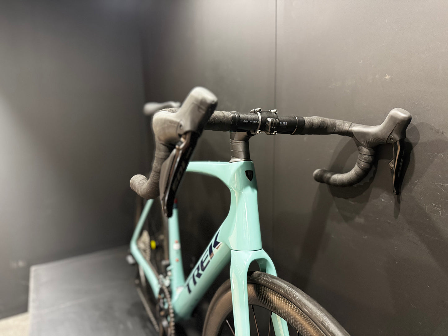 Trek Domane SL5 Gen 4 105 Di2 Carbon Disc Road Bike 2023 - 58cm - Upgraded Wheels