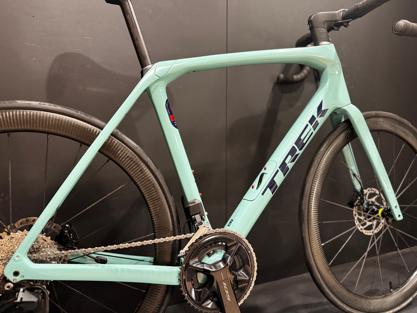Trek Domane SL5 Gen 4 105 Di2 Carbon Disc Road Bike 2023 - 58cm - Upgraded Wheels