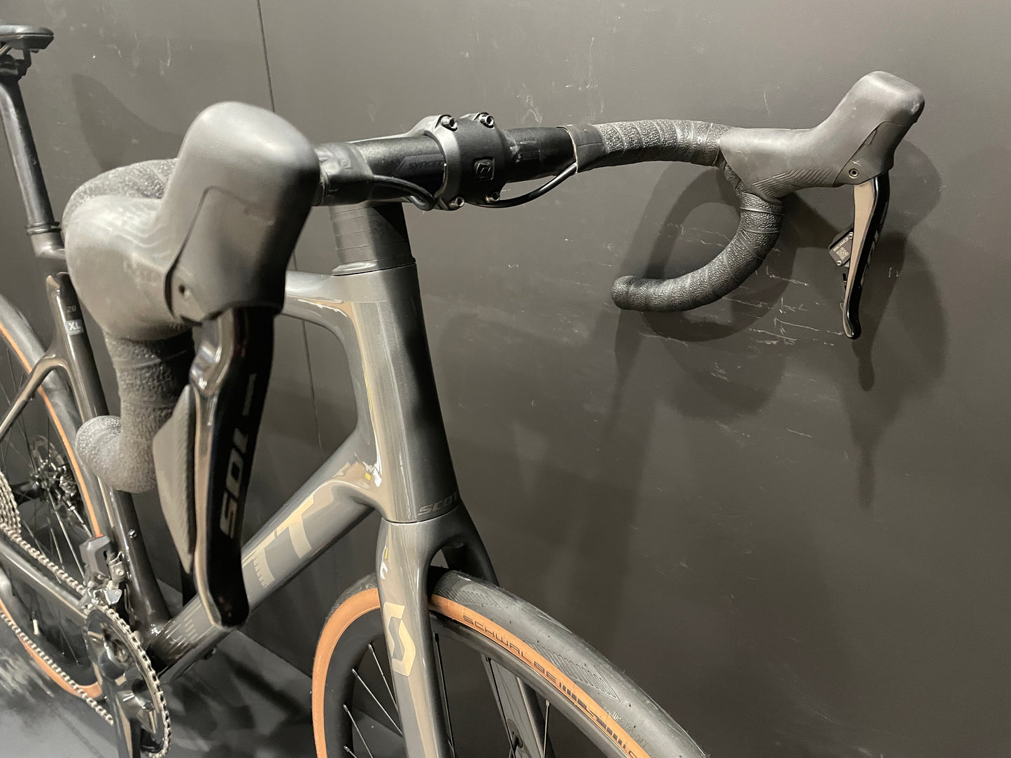 Scott Addict 20 105 Di2 Carbon Disc Road Bike 2024 - XL