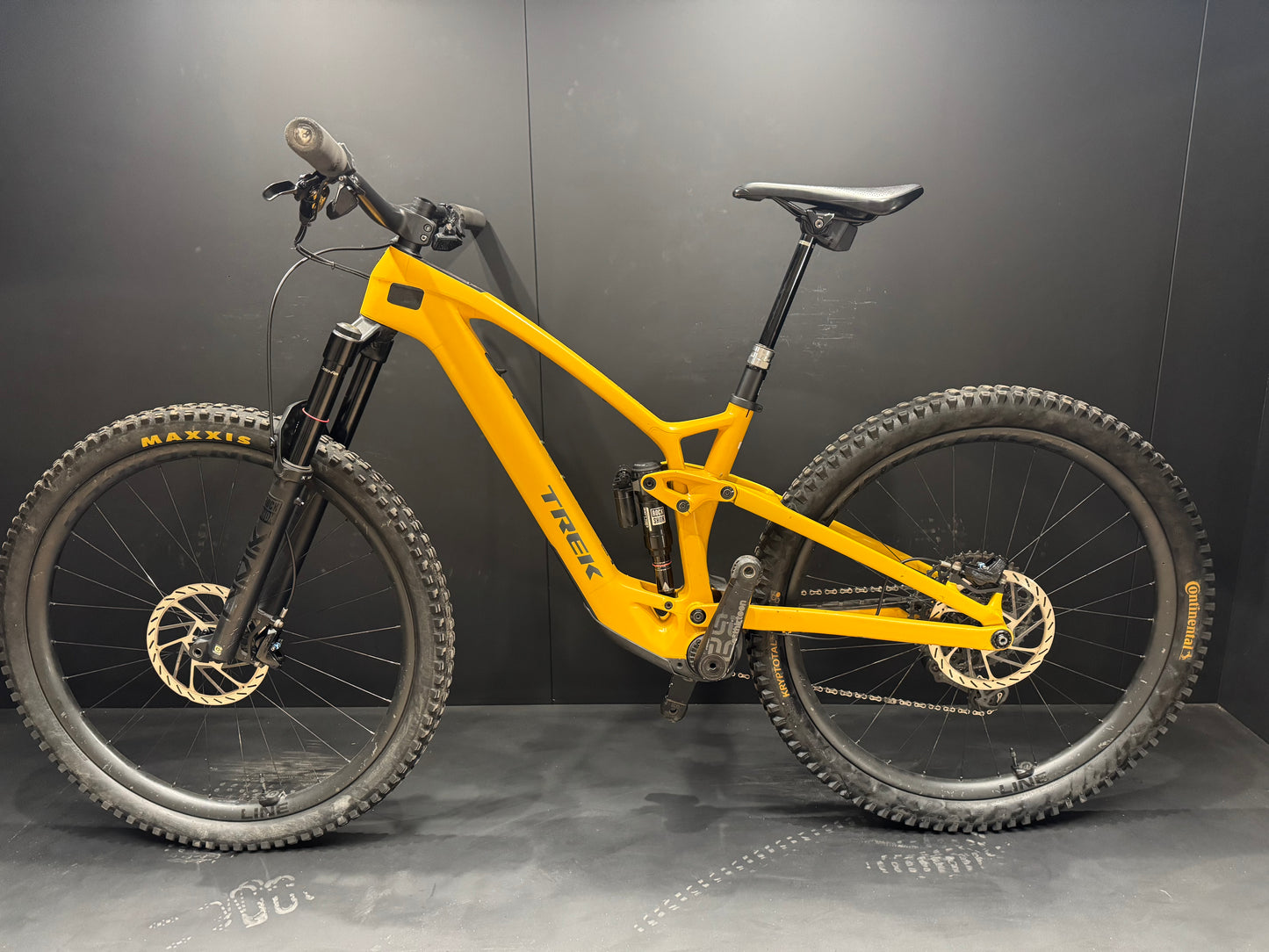 Trek Fuel EX-e 9.8 AXS Project One Carbon Disc E-MTB 2023 - Medium