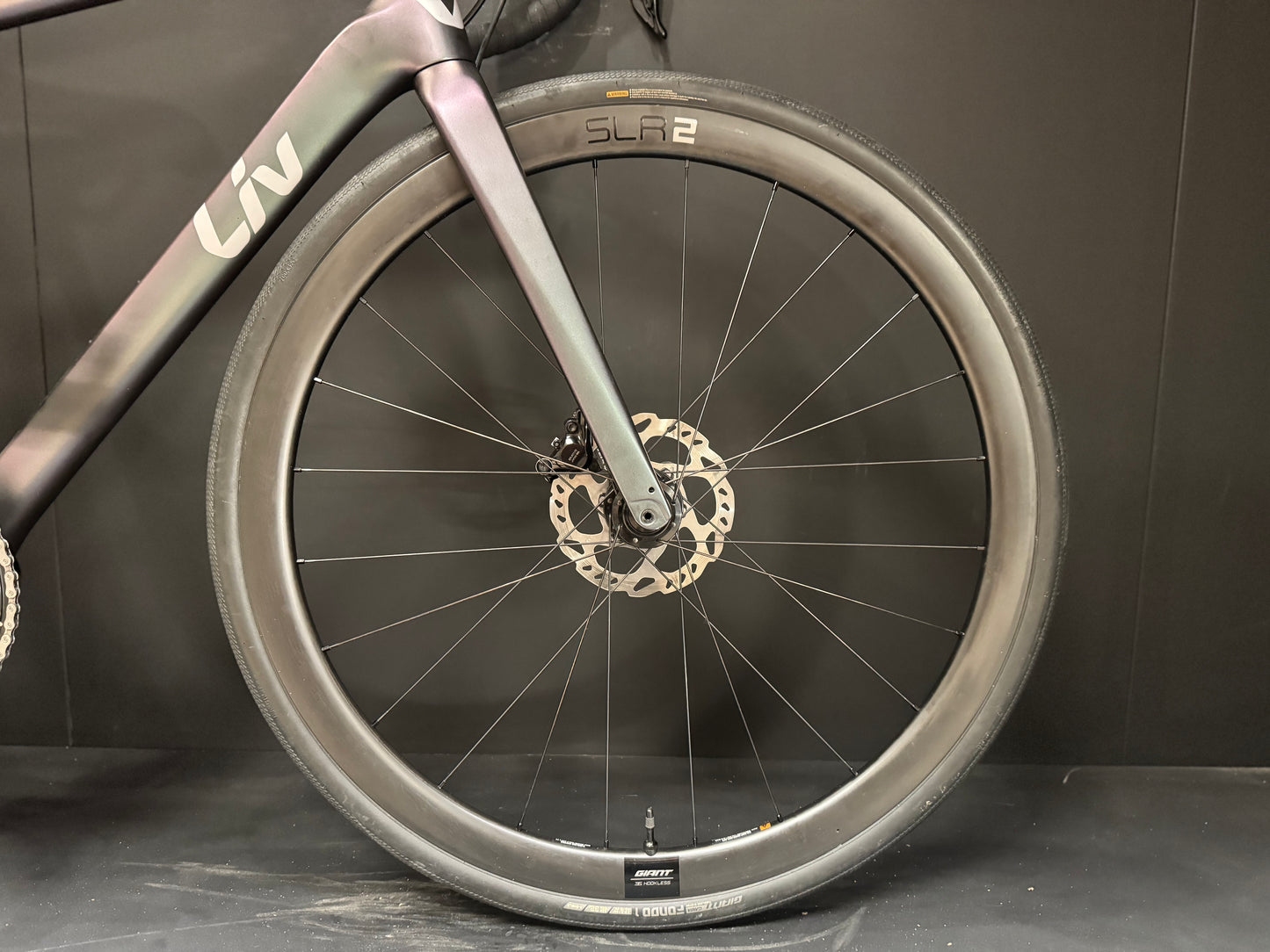 Liv Avail Advanced 1 105 Di2 Carbon Disc Road Bike 2023 - Medium