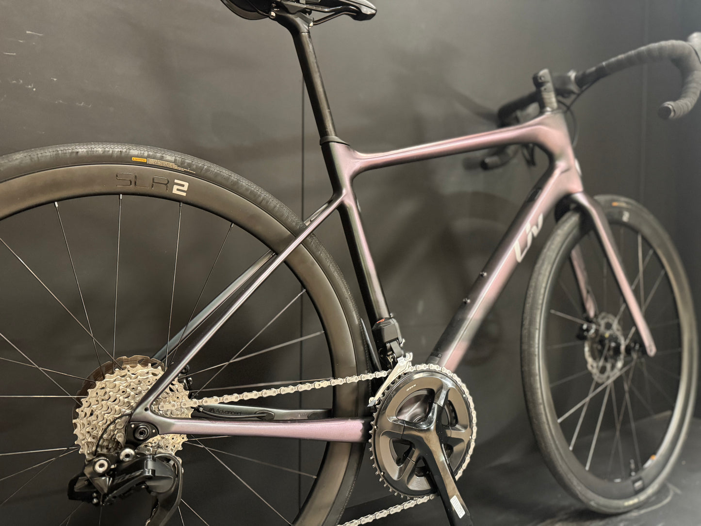 Liv Avail Advanced 1 105 Di2 Carbon Disc Road Bike 2023 - Medium