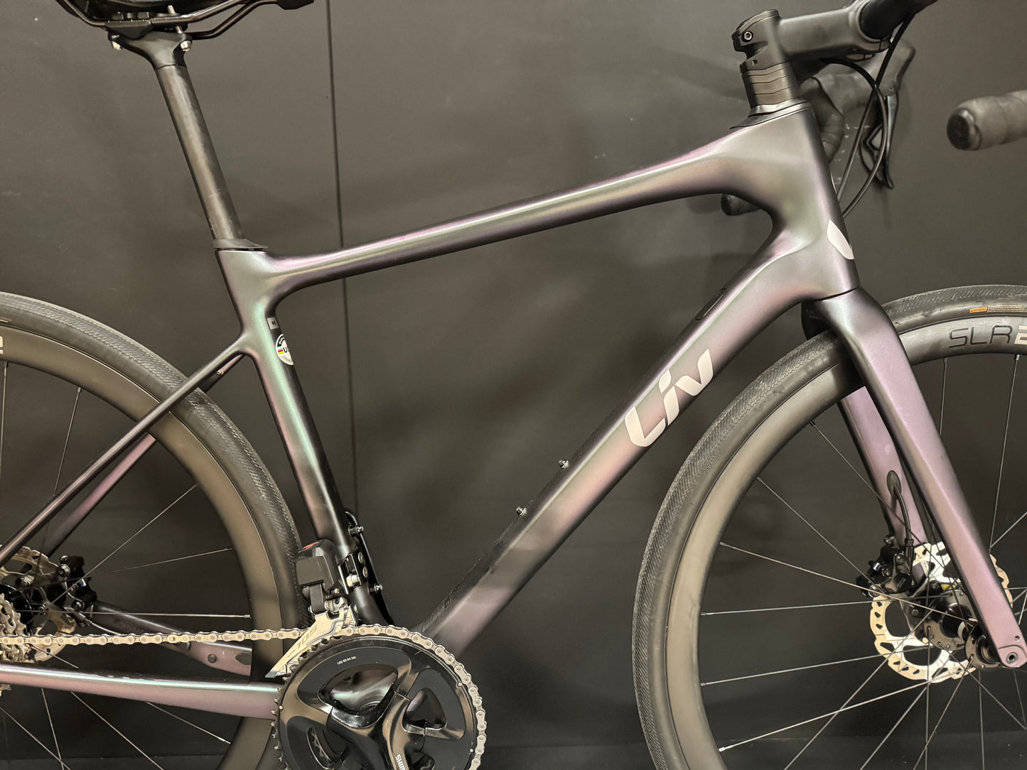 Liv Avail Advanced 1 105 Di2 Carbon Disc Road Bike 2023 - Medium