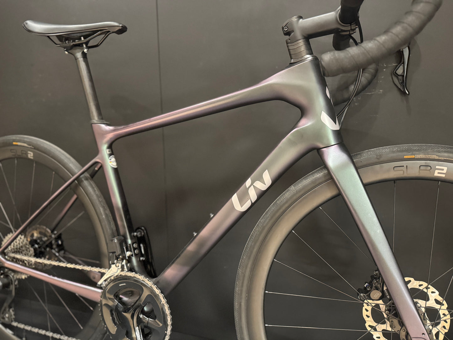 Liv Avail Advanced 1 105 Di2 Carbon Disc Road Bike 2023 - Medium