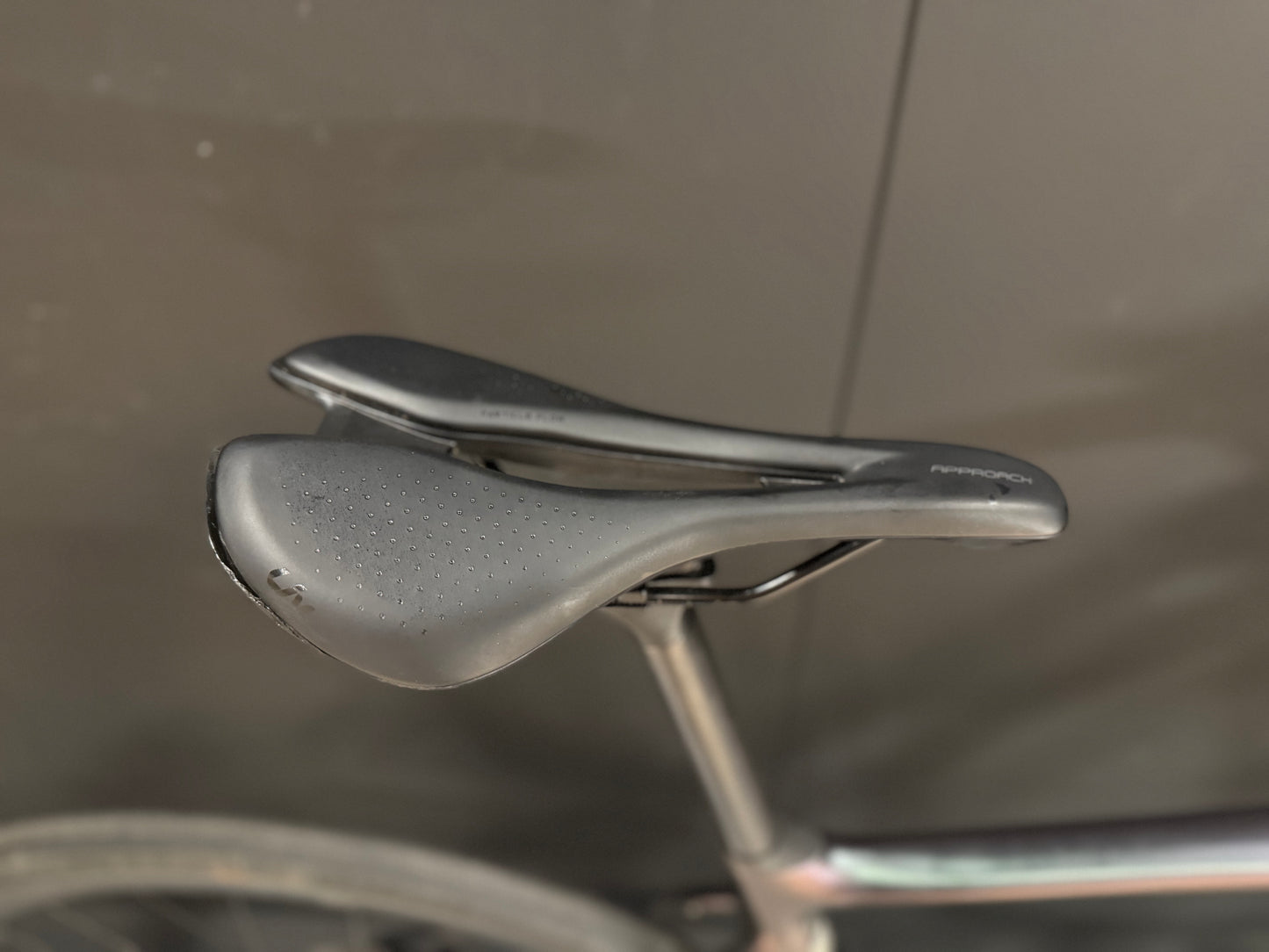 Liv Avail Advanced 1 105 Di2 Carbon Disc Road Bike 2023 - Medium