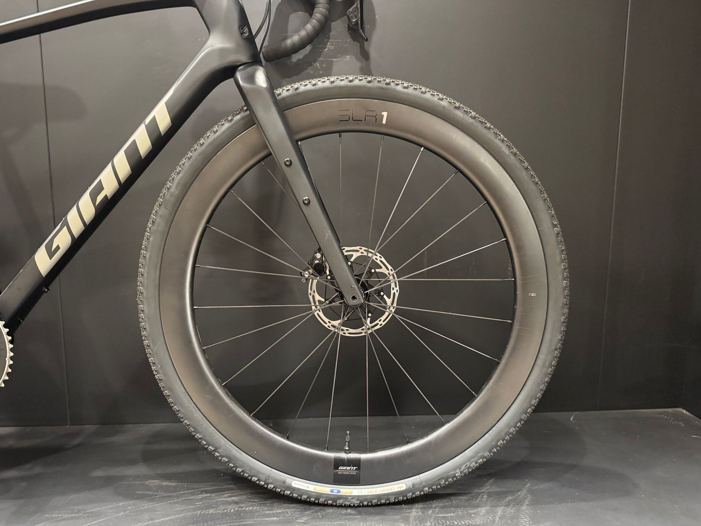 Giant Revolt Advanced Pro 1 AXS Carbon Disc Road Bike 2024 - M/L