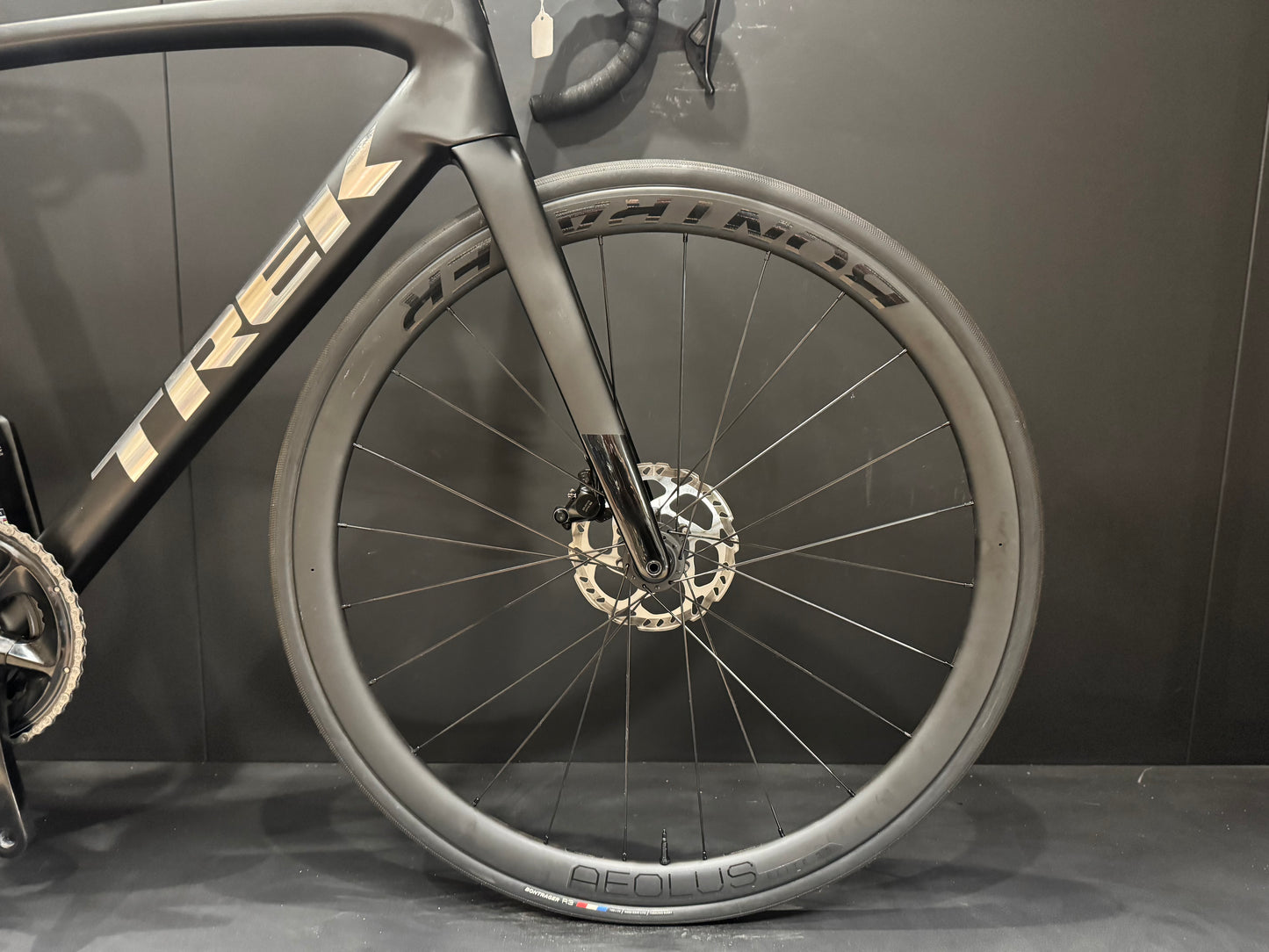 Trek Madone SL6 Gen 8 105 Di2 Carbon Disc Road Bike 2024 - M/L
