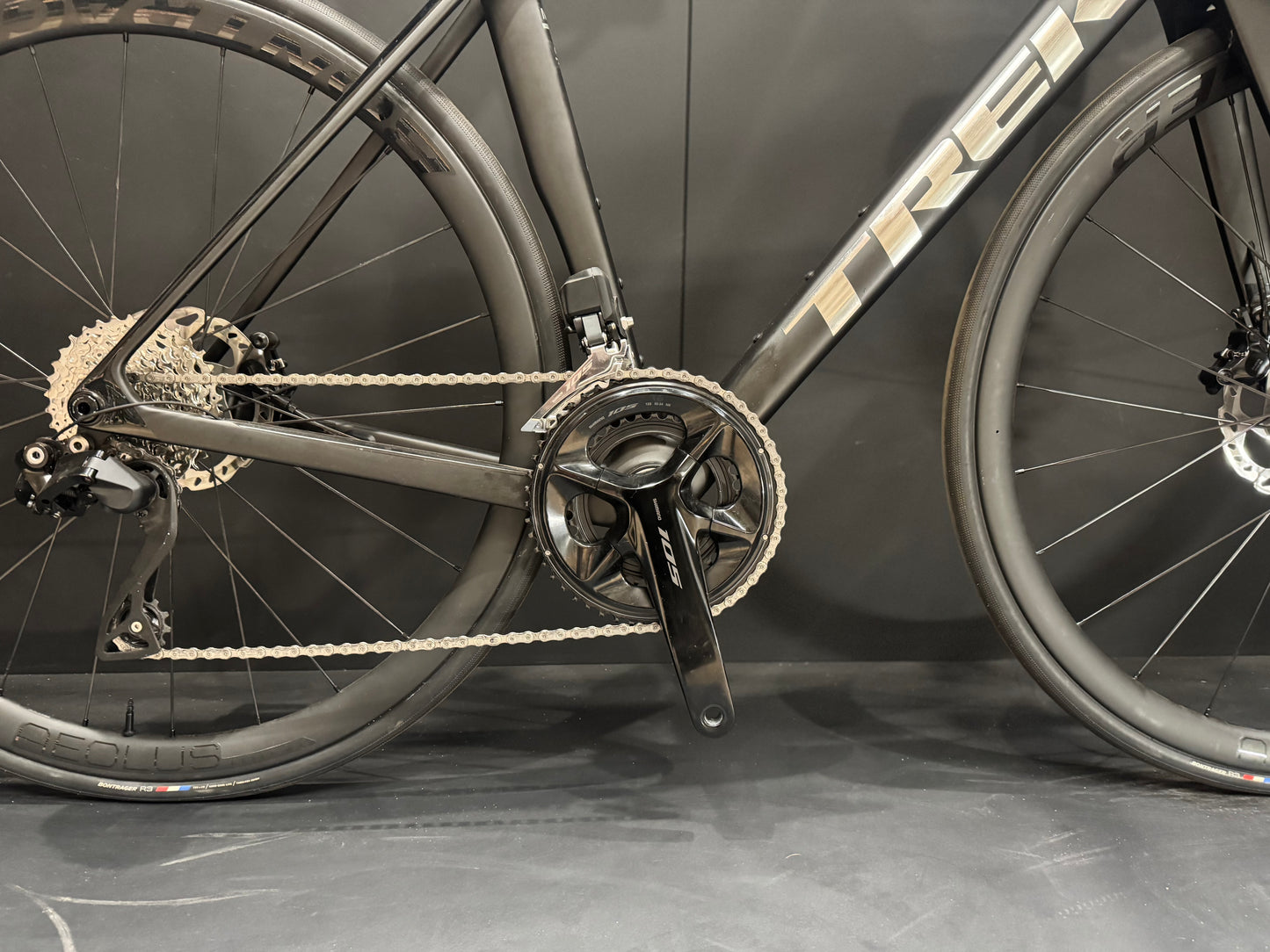 Trek Madone SL6 Gen 8 105 Di2 Carbon Disc Road Bike 2024 - M/L