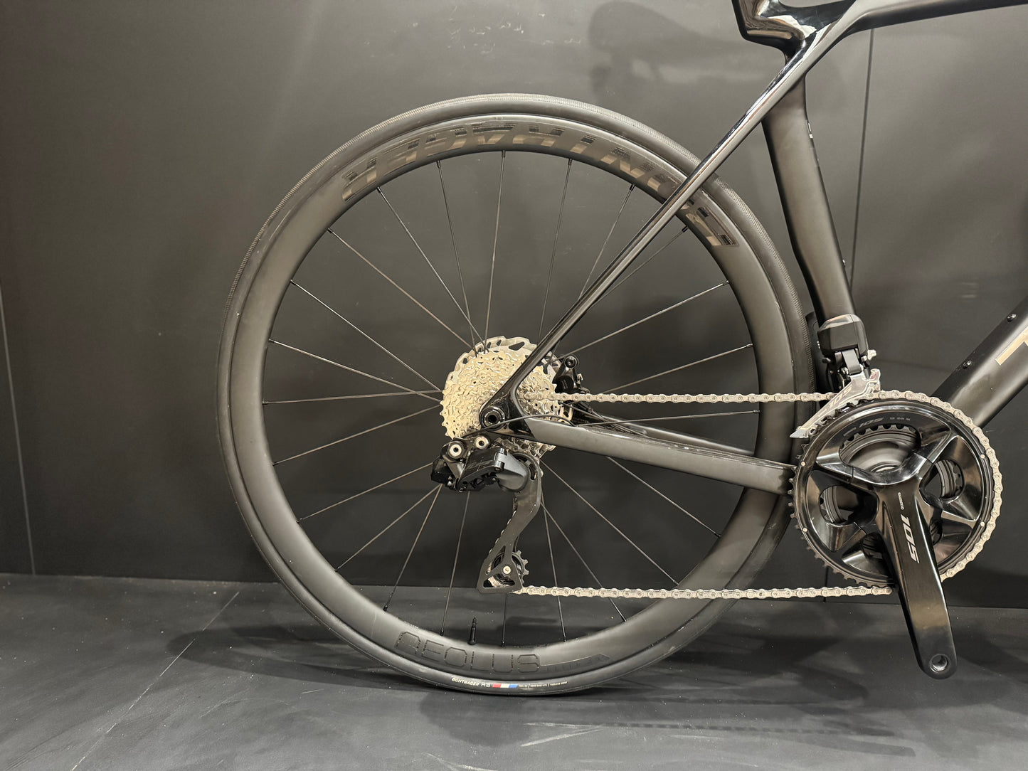 Trek Madone SL6 Gen 8 105 Di2 Carbon Disc Road Bike 2024 - M/L