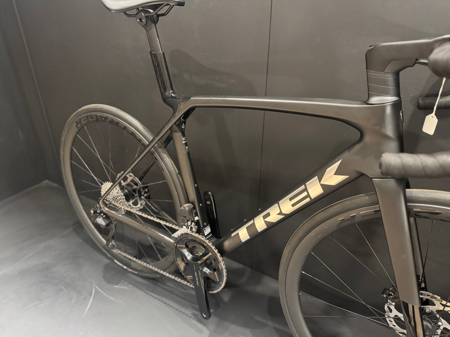 Trek Madone SL6 Gen 8 105 Di2 Carbon Disc Road Bike 2024 - M/L