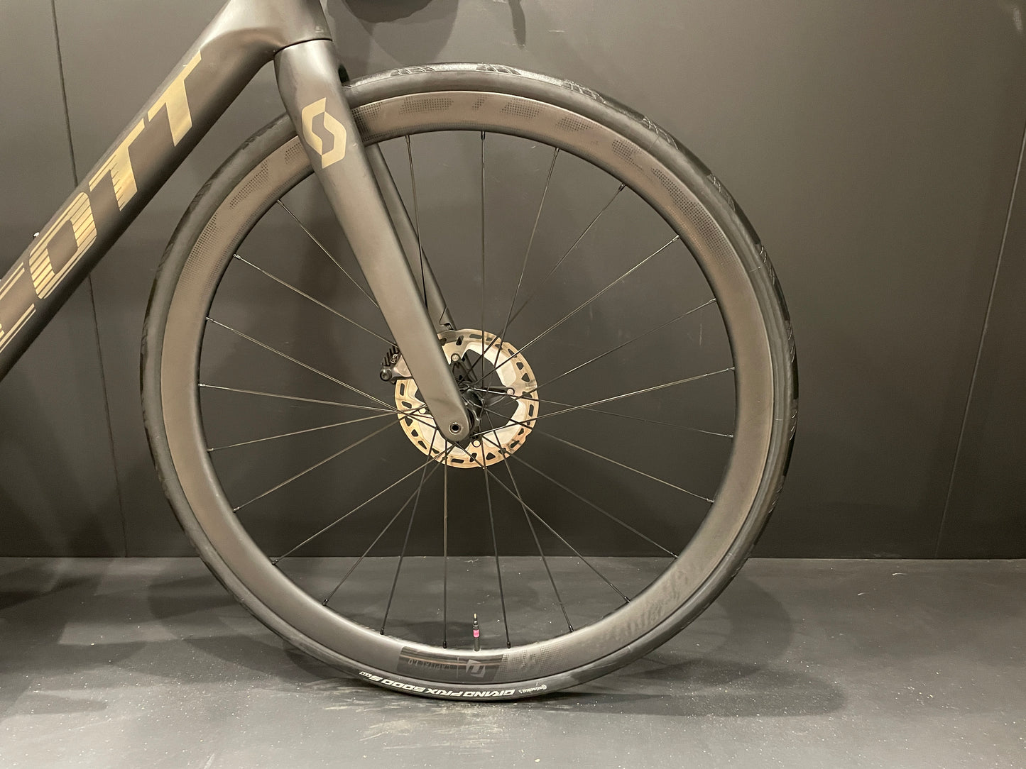 Scott Addict RC15 Di2 Carbon Disc Road Bike 2024 - 56cm