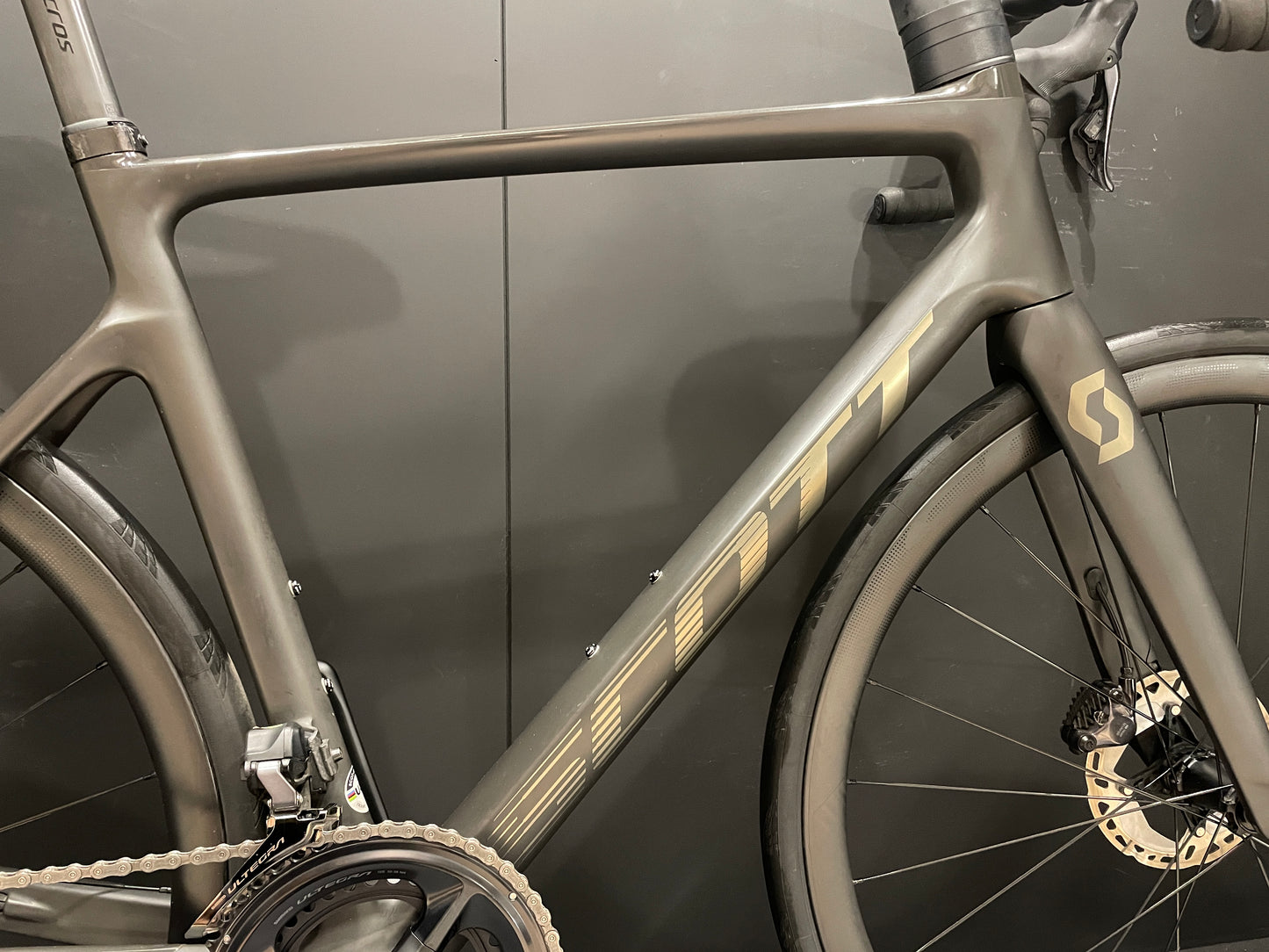 Scott Addict RC15 Di2 Carbon Disc Road Bike 2024 - 56cm