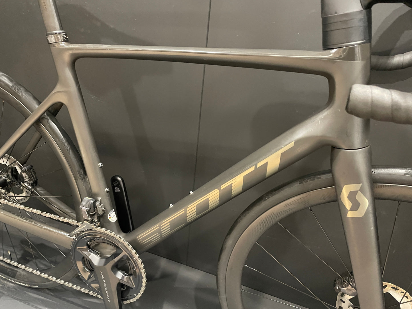 Scott Addict RC15 Di2 Carbon Disc Road Bike 2024 - 56cm