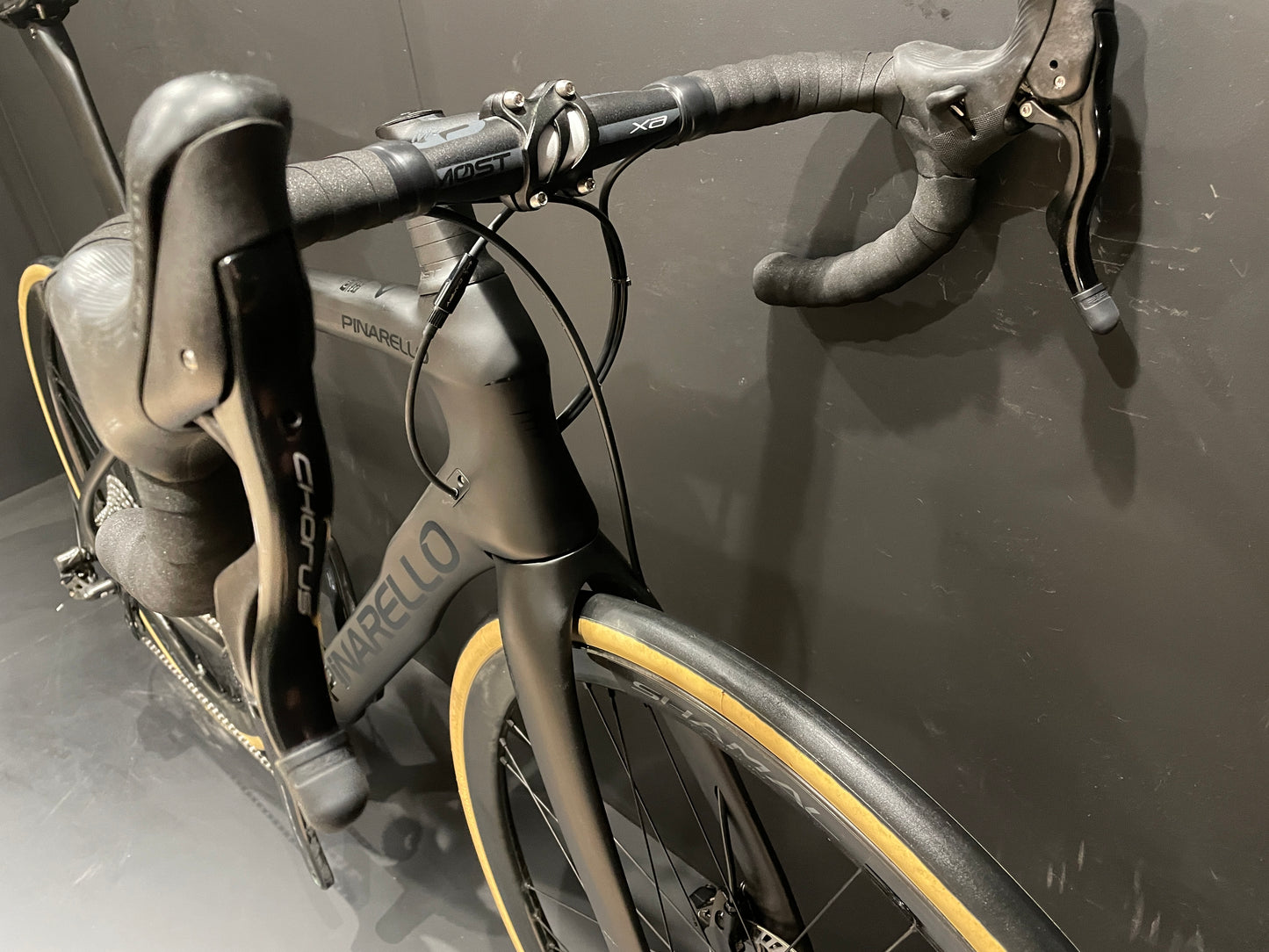 Pinarello Paris Chorus/Shamals Carbon Disc Road Bike 2023 - 53cm