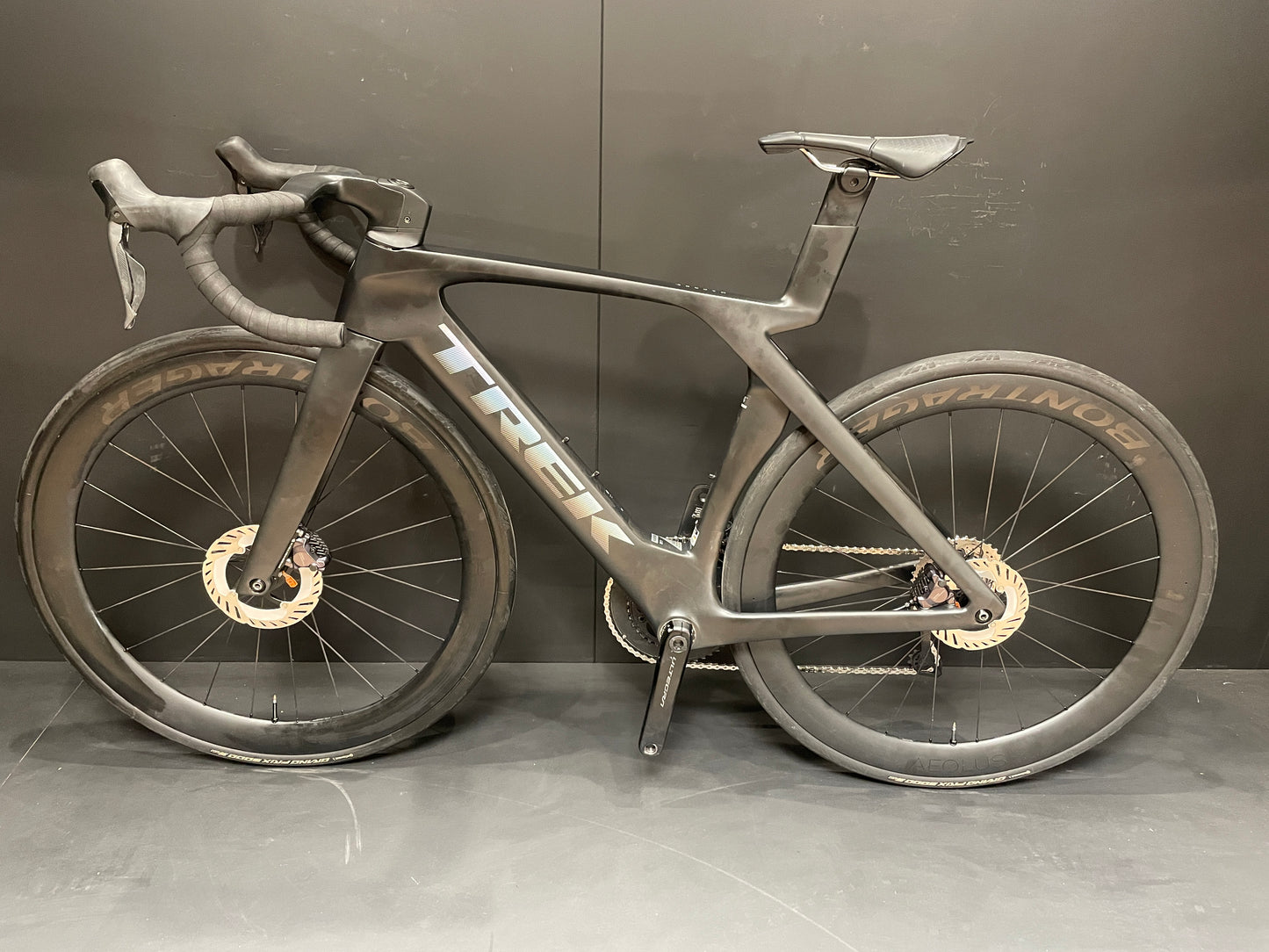 Trek Madone SLR 7 Gen 7 Di2 Carbon Disc Road Bike 2023 - 54cm