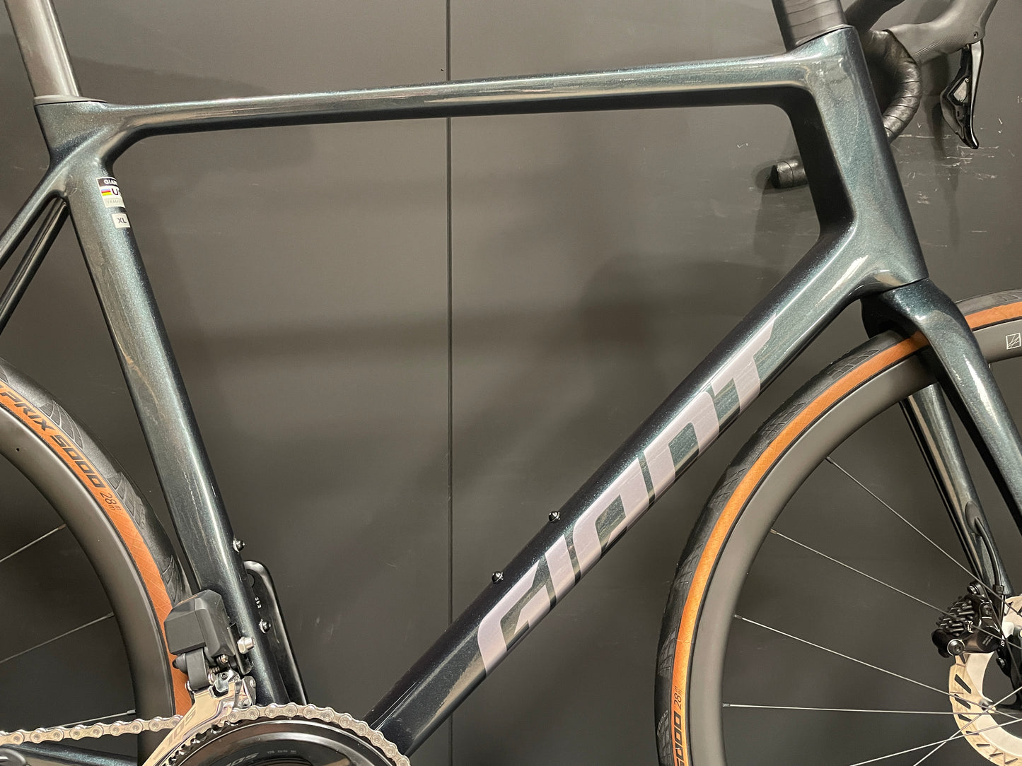 Giant TCR Advanced 1 105 Di2 Carbon Disc Road Bike 2024 - XL - Upgraded