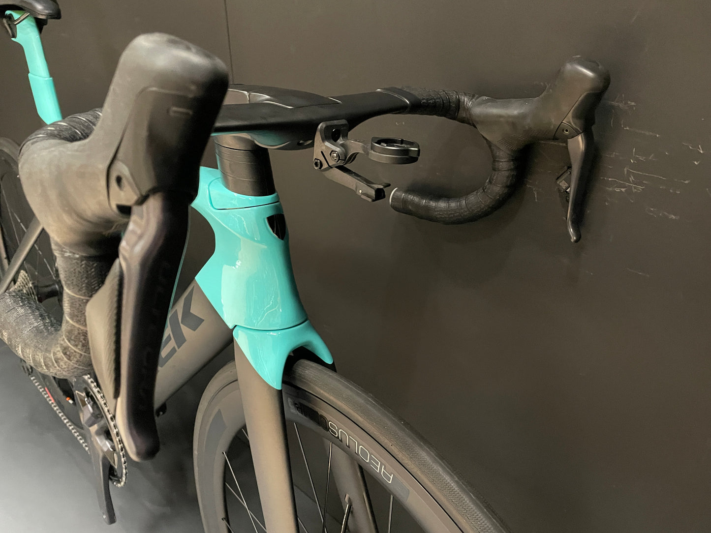 Trek Madone SLR 6 Women's Ultegra Di2 Carbon Disc Road Bike 2019 - 54 cm - Upgraded