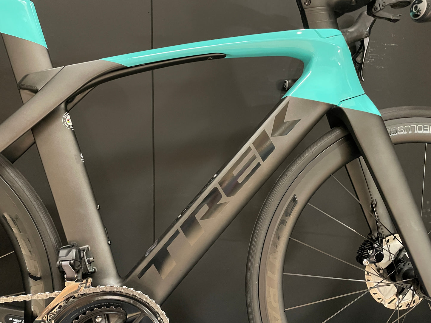 Trek Madone SLR 6 Women's Ultegra Di2 Carbon Disc Road Bike 2019 - 54 cm - Upgraded