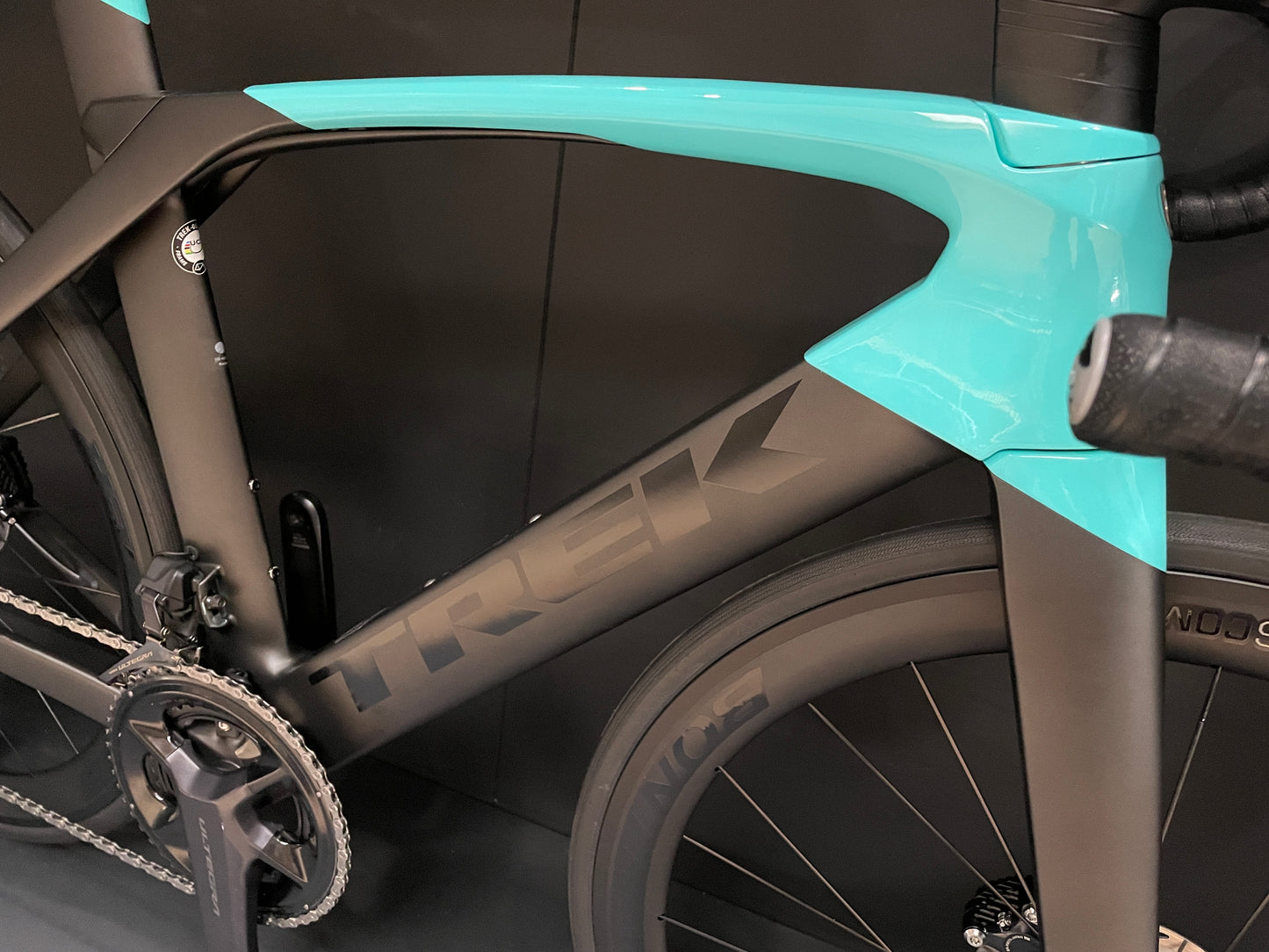Trek Madone SLR 6 Women's Ultegra Di2 Carbon Disc Road Bike 2019 - 54 cm - Upgraded