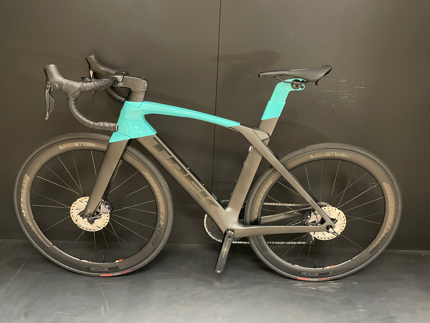 Trek Madone SLR 6 Women's Ultegra Di2 Carbon Disc Road Bike 2019 - 54 cm - Upgraded