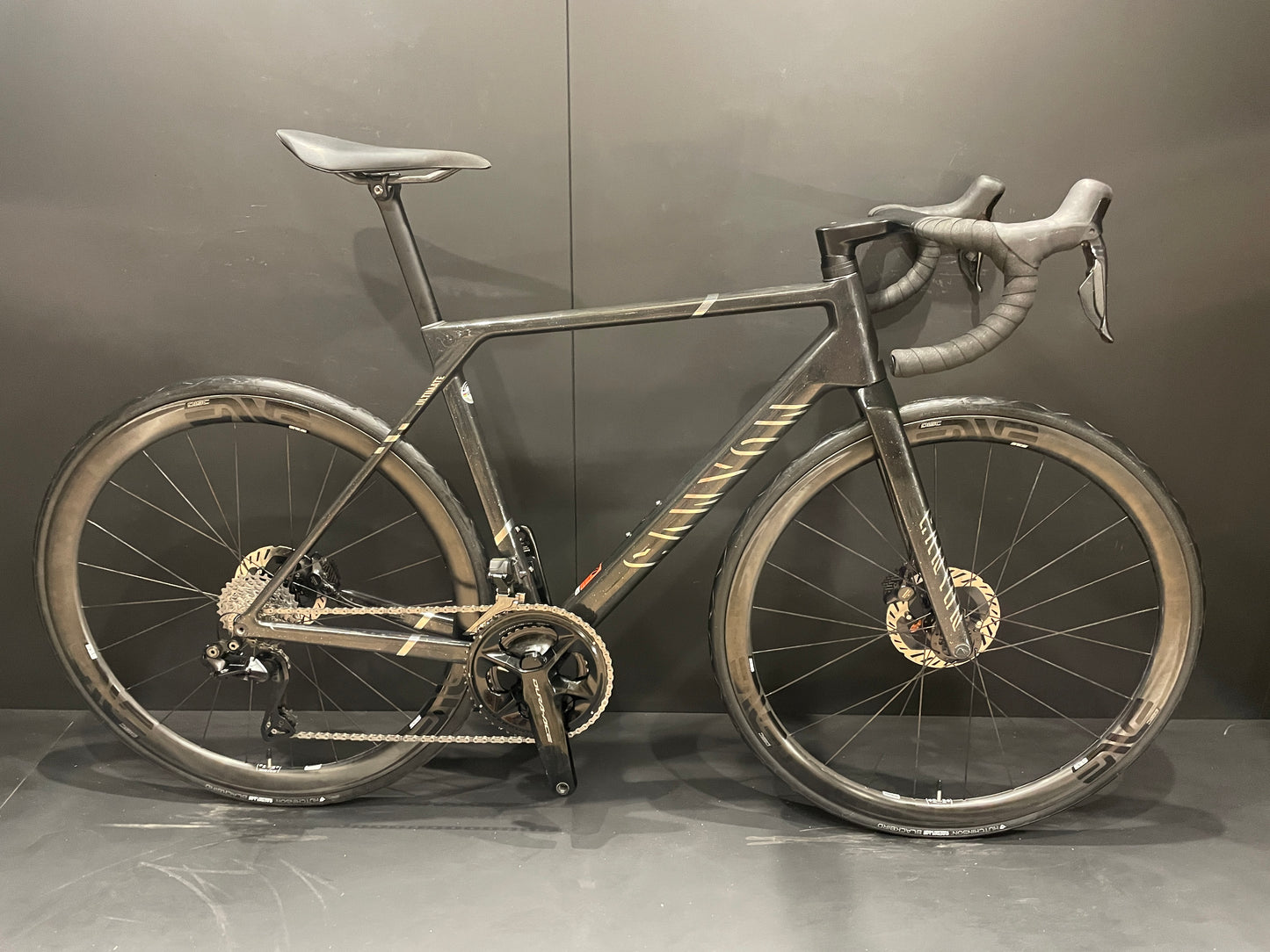Canyon Ultimate CFR Dura-Ace Di2 ENVE Carbon Disc Road Bike 2025 - Medium