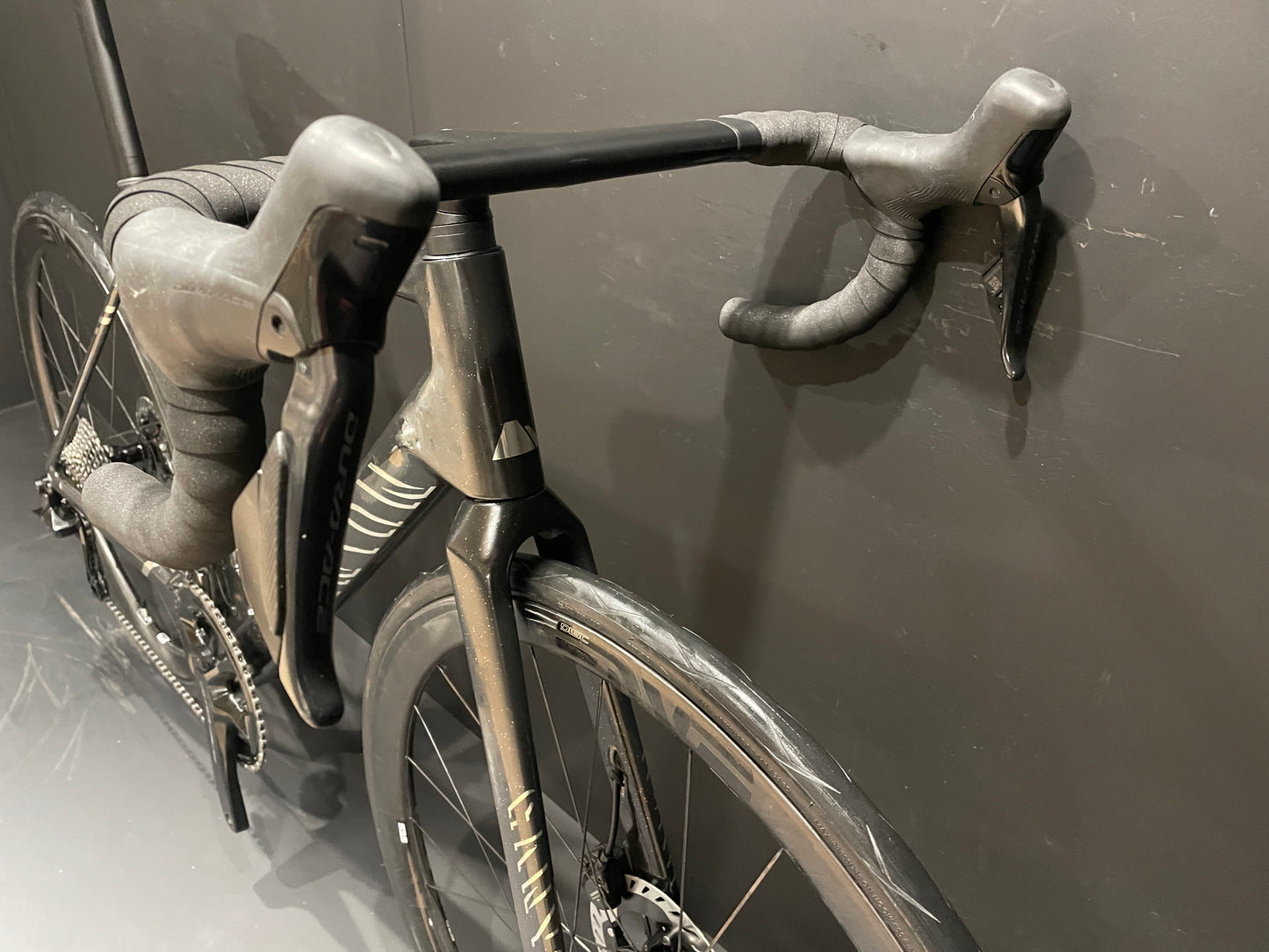 Canyon Ultimate CFR Dura-Ace Di2 ENVE Carbon Disc Road Bike 2025 - Medium