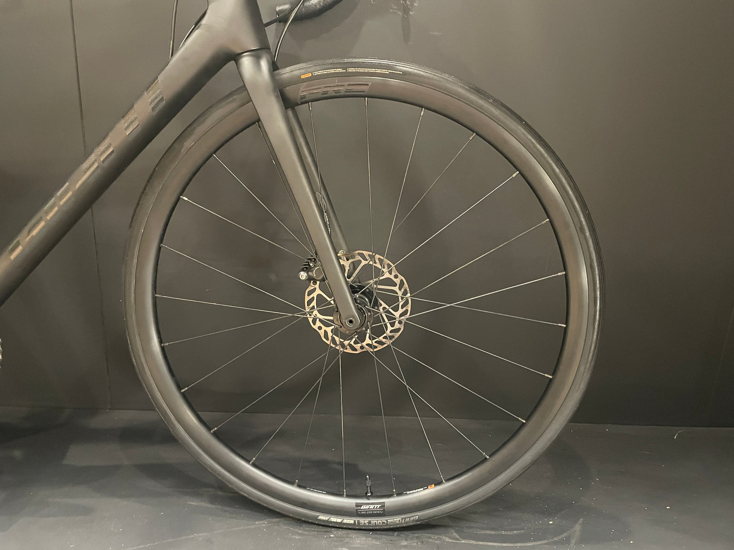 Giant TCR Advanced 2 105 Carbon Disc Road Bike 2021 - M/L