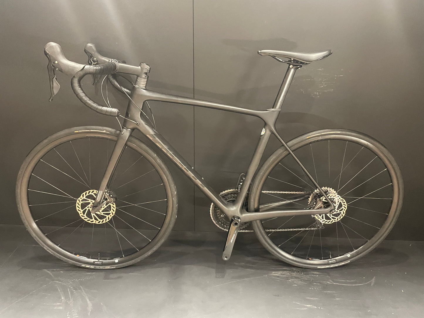Giant TCR Advanced 2 105 Carbon Disc Road Bike 2021 - M/L