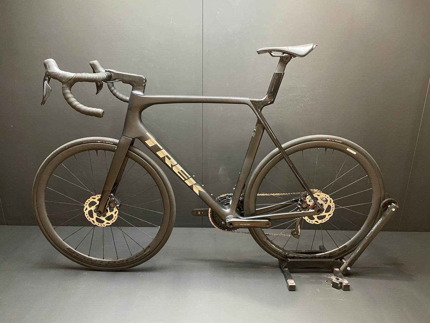 Trek Madone SL6 Gen 8 105 Di2 Carbon Disc Road Bike 2024 - XL