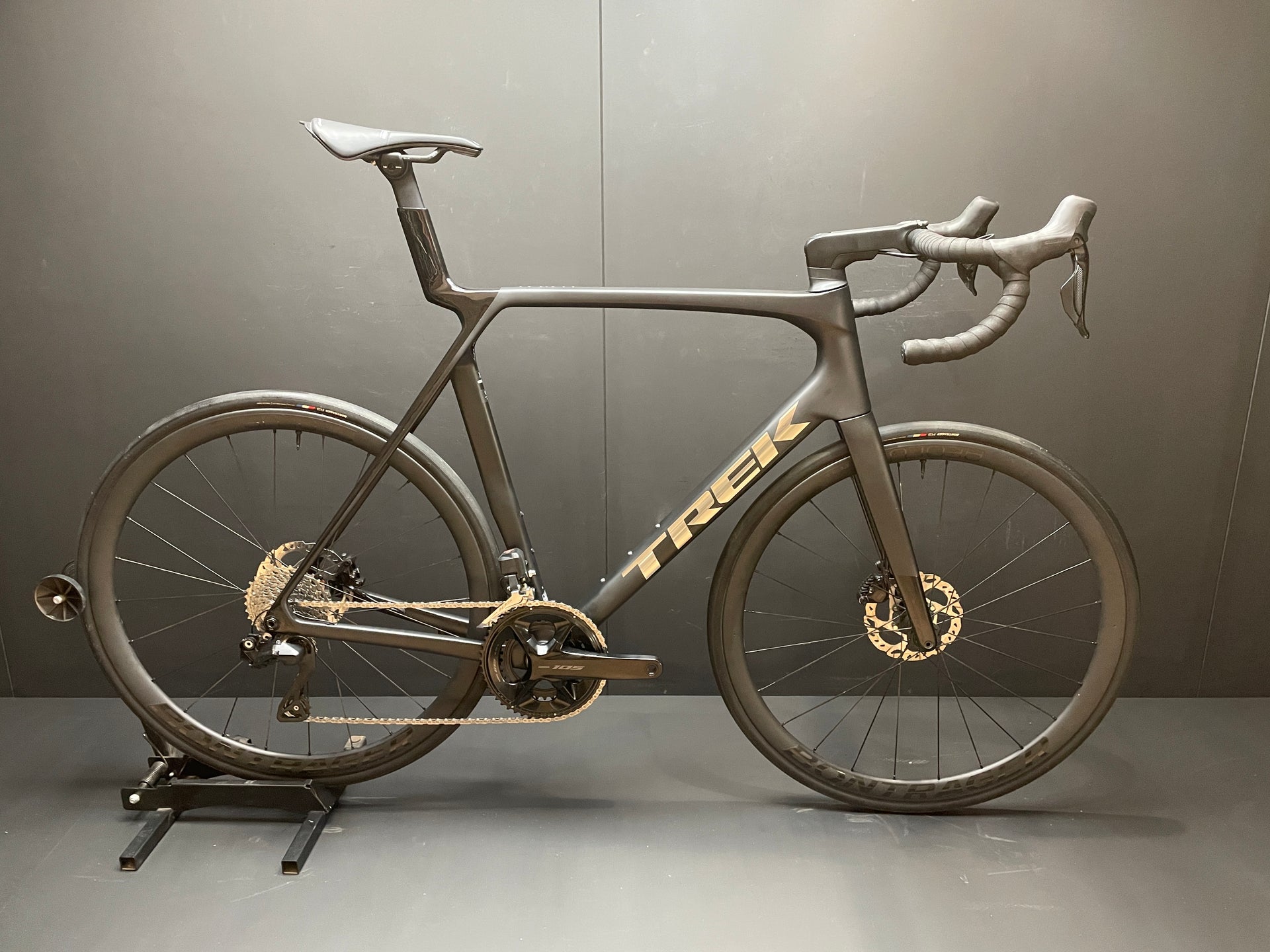 Trek Madone SL6 Gen 8 105 Di2 Carbon Disc Road Bike 2024 - XL
