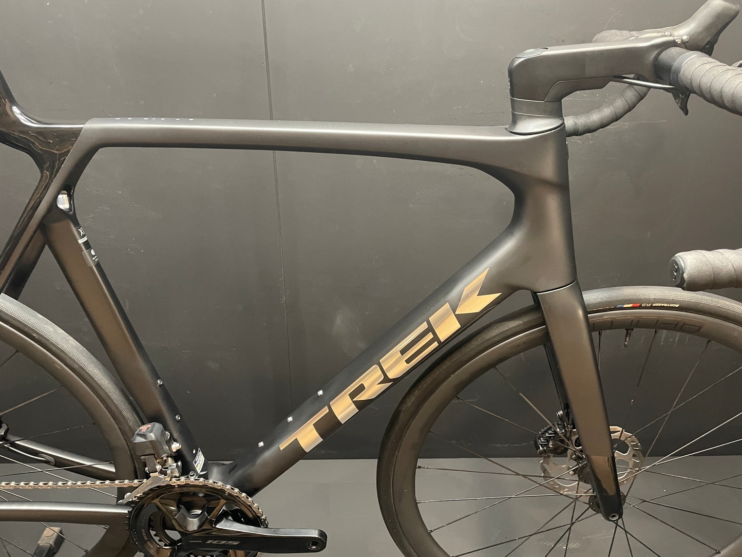 Trek Madone SL6 Gen 8 105 Di2 Carbon Disc Road Bike 2024 - XL