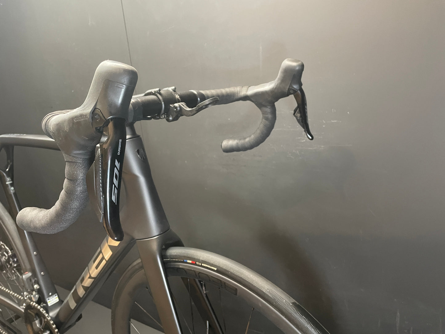 Trek Madone SL6 Gen 8 105 Di2 Carbon Disc Road Bike 2024 - XL