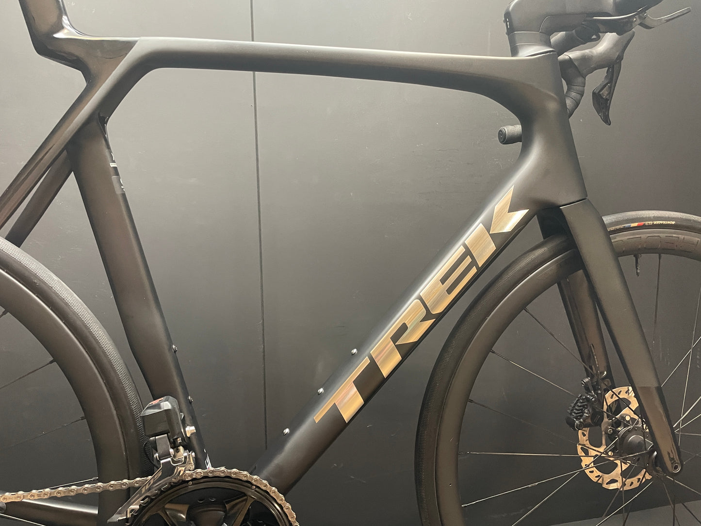 Trek Madone SL6 Gen 8 105 Di2 Carbon Disc Road Bike 2024 - XL